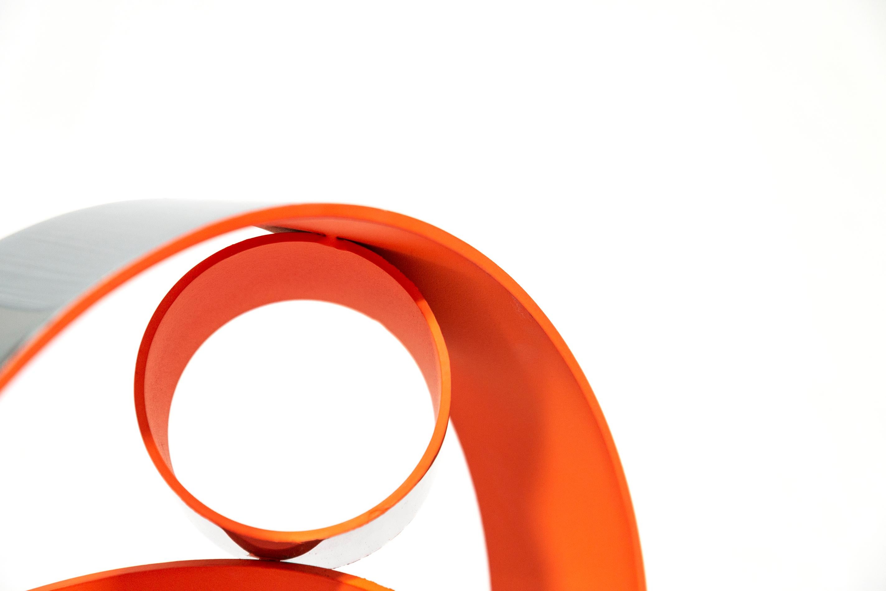Quatre anneaux Temps Zero orange 1/10 - abstrait, acier inoxydable, sculpture en vente 4