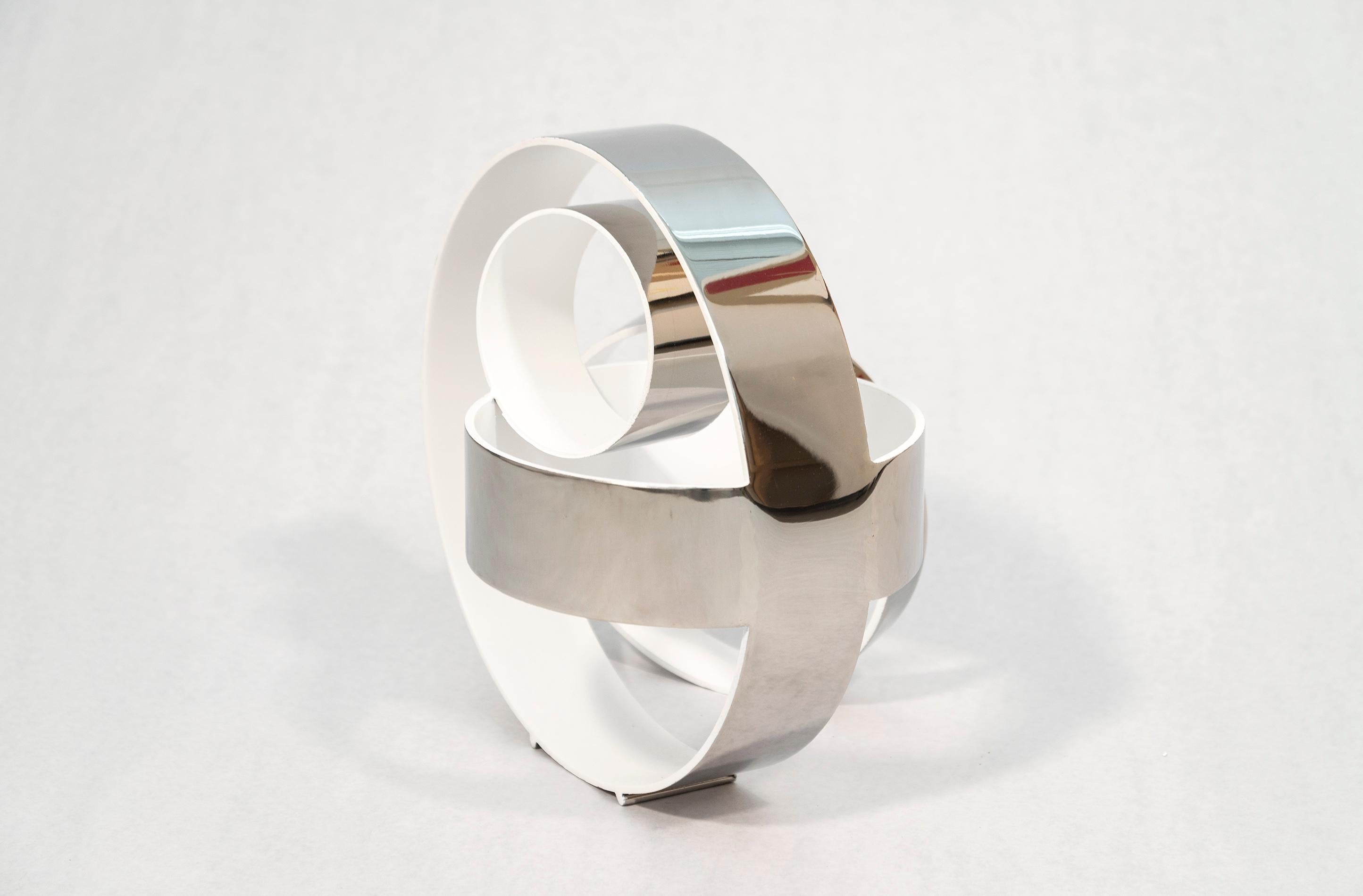 Quatre anneaux Temps Zero blancs 1/10 - abstrait, acier inoxydable, sculpture - Contemporain Sculpture par Philippe Pallafray