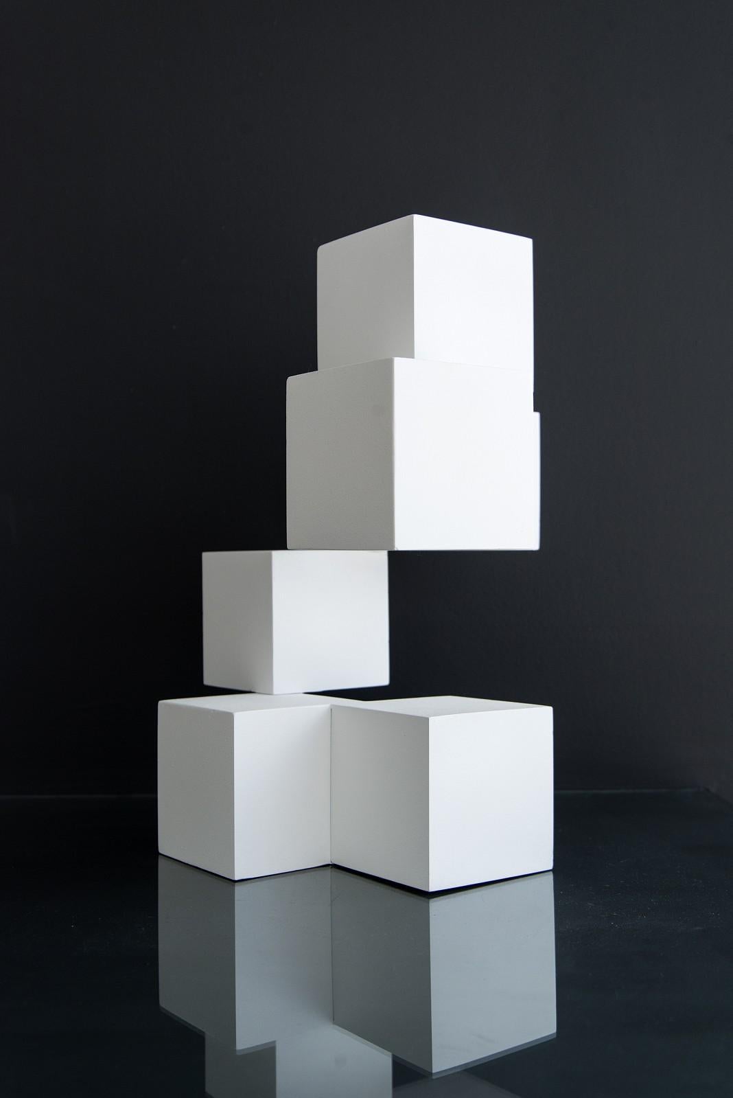 Fragile - blanche, géométrie entrecroisée, sculpture moderne en aluminium - Contemporain Sculpture par Philippe Pallafray