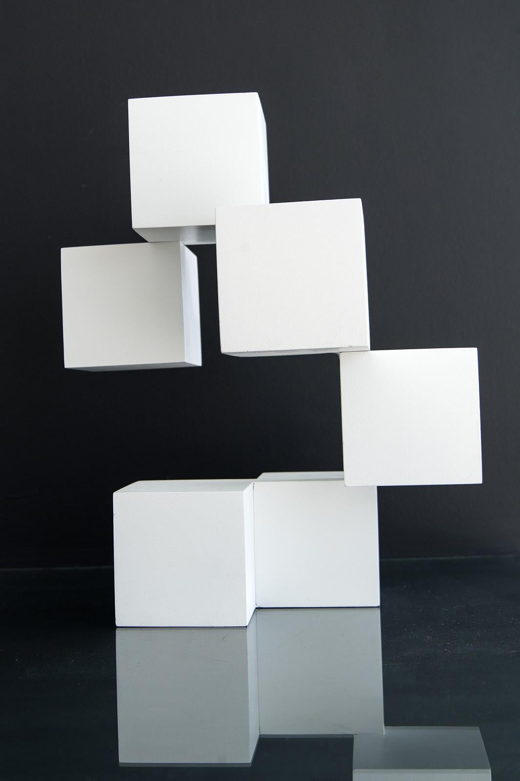 Fragile - blanche, géométrie entrecroisée, sculpture moderne en aluminium en vente 1