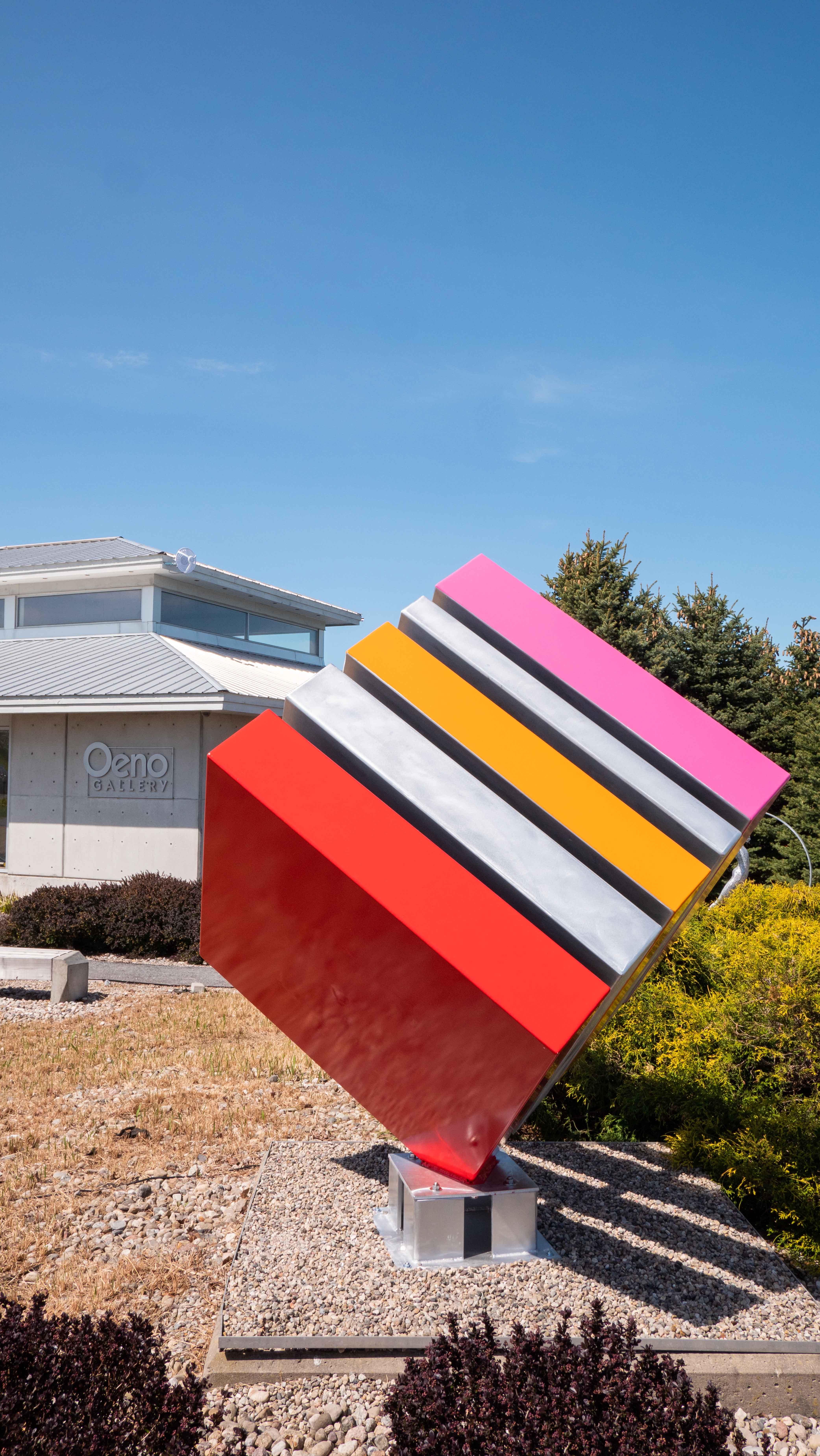 Le Cube - sculpture d'extérieur en acier peint, de grande taille, colorée et contemporaine - Contemporain Sculpture par Philippe Pallafray