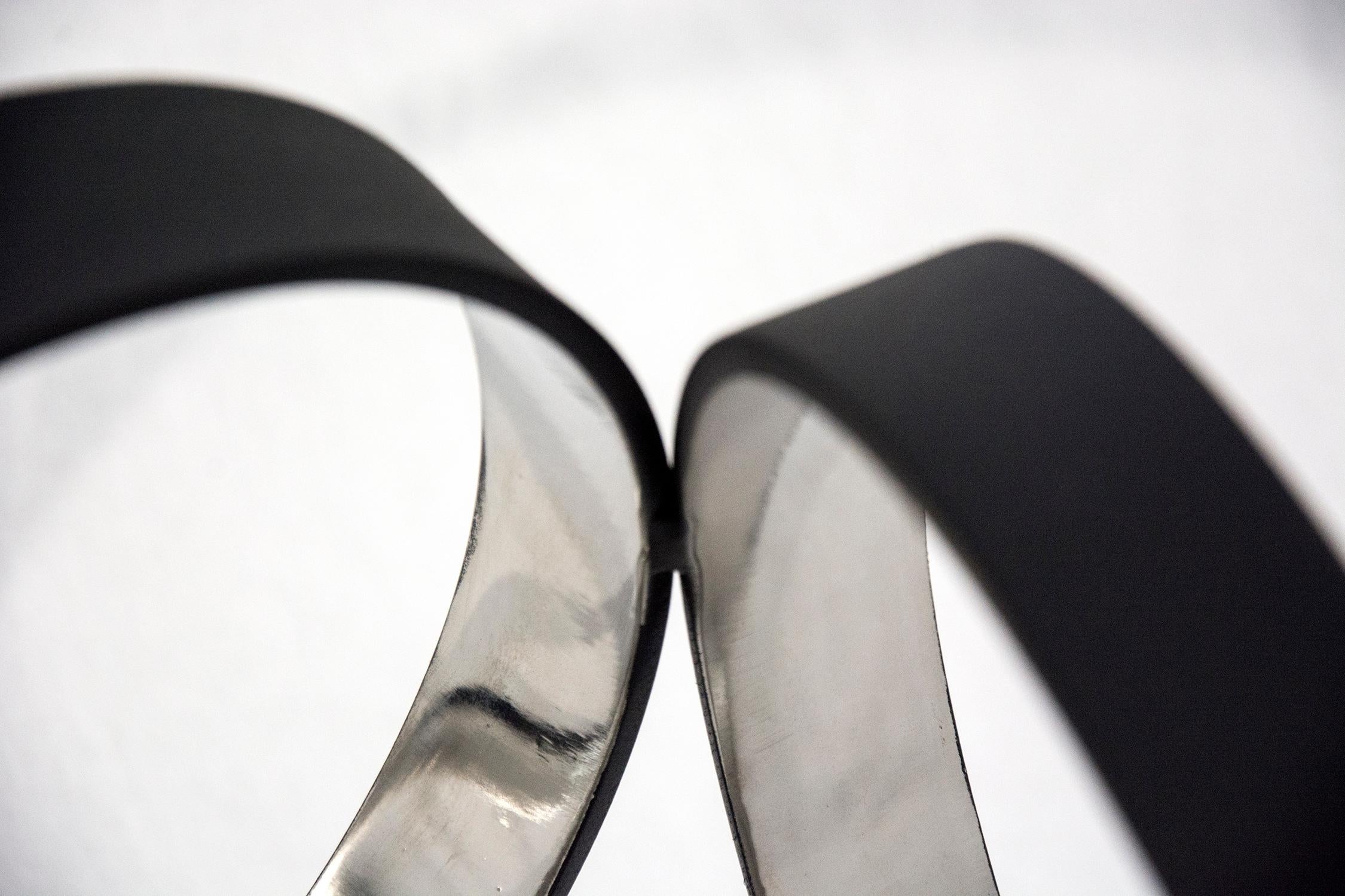 Temps Zero Black 6/10, acier inoxydable, anneaux, dessus de table, abstrait, sculpture - Contemporain Sculpture par Philippe Pallafray