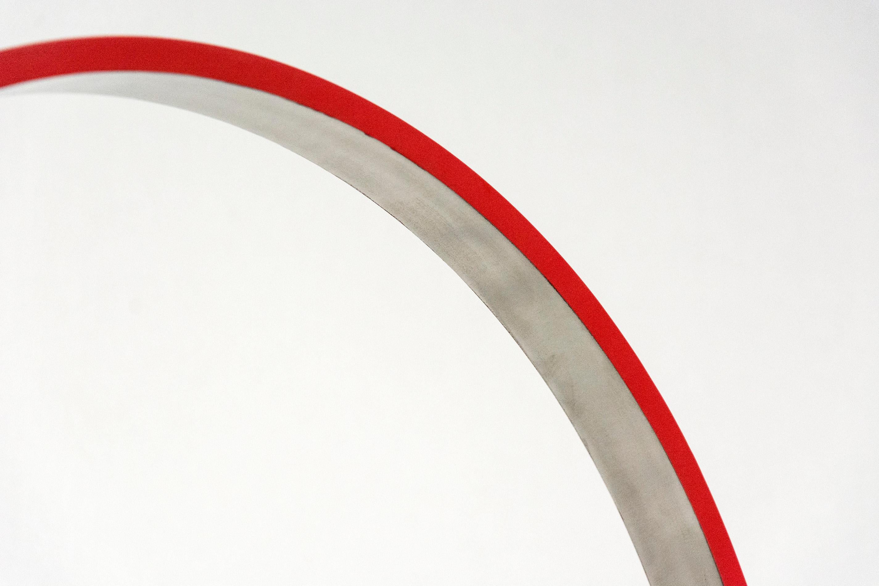 Trois anneaux Temps rouges Zero 2/10 - sculpture géométrique abstraite en acier inoxydable en vente 2