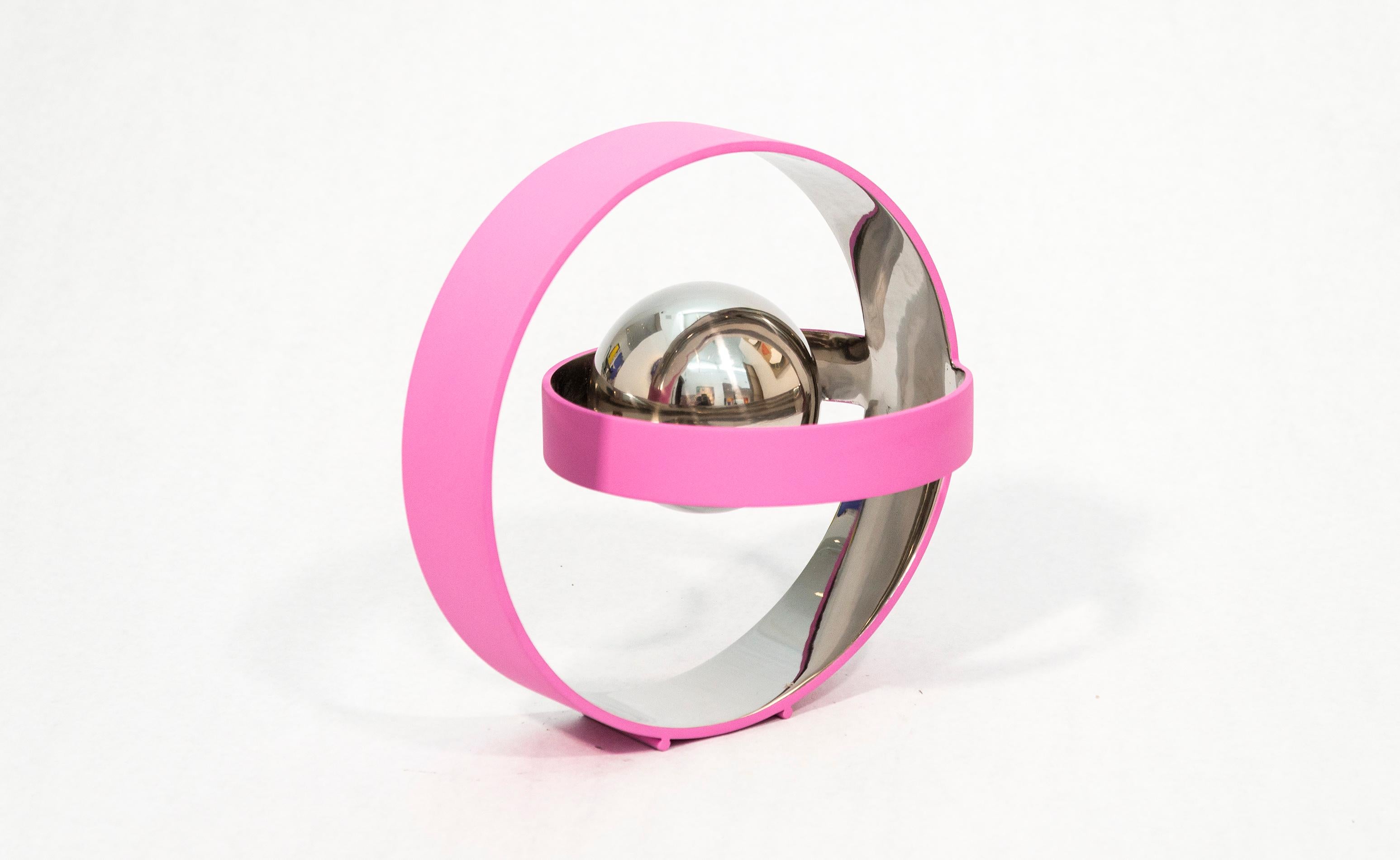 Deux anneaux Temps Zero rose avec boule 2/10 - sculpture abstraite en acier inoxydable - Sculpture de Philippe Pallafray