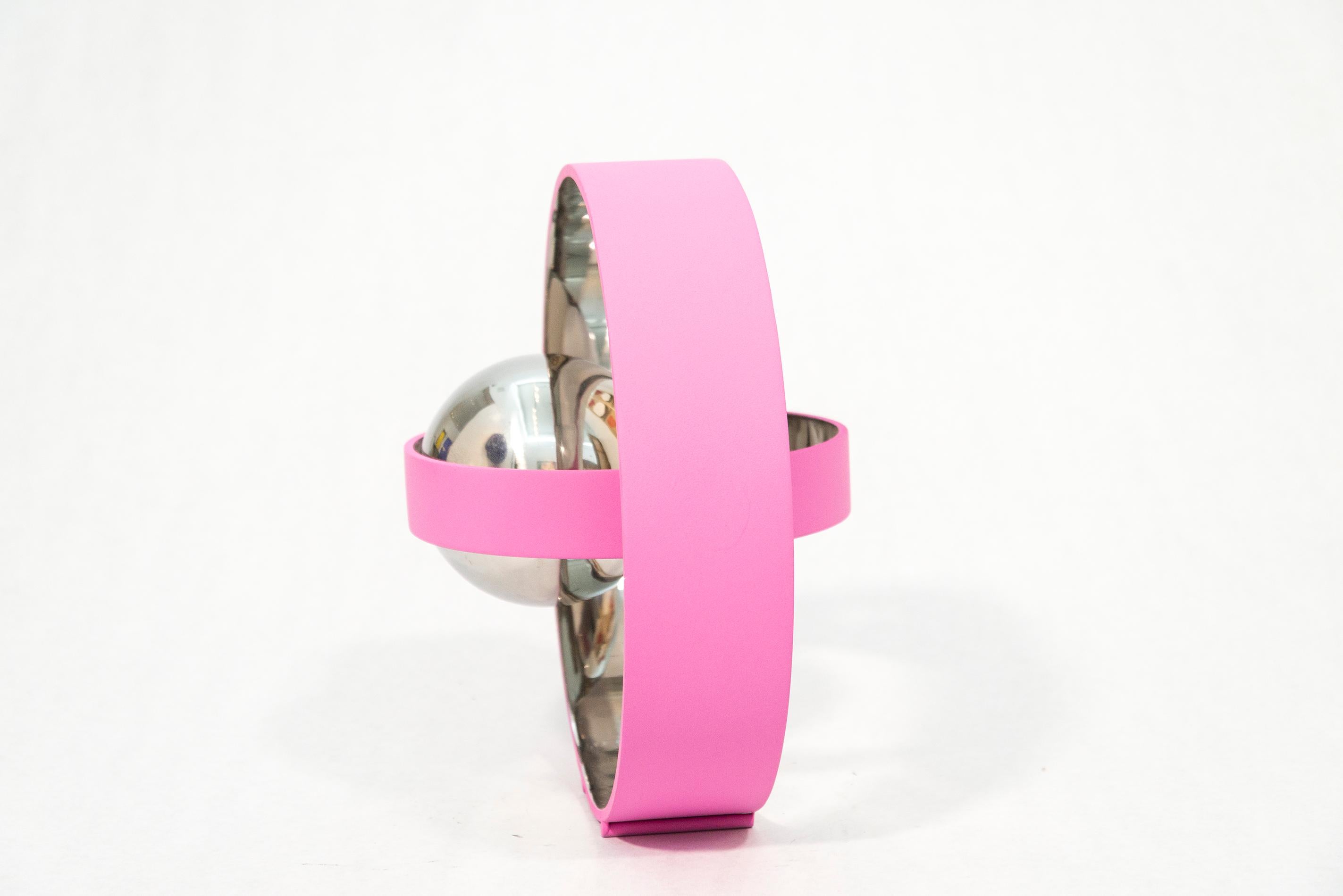 Deux anneaux Temps Zero rose avec boule 2/10 - sculpture abstraite en acier inoxydable - Contemporain Sculpture par Philippe Pallafray