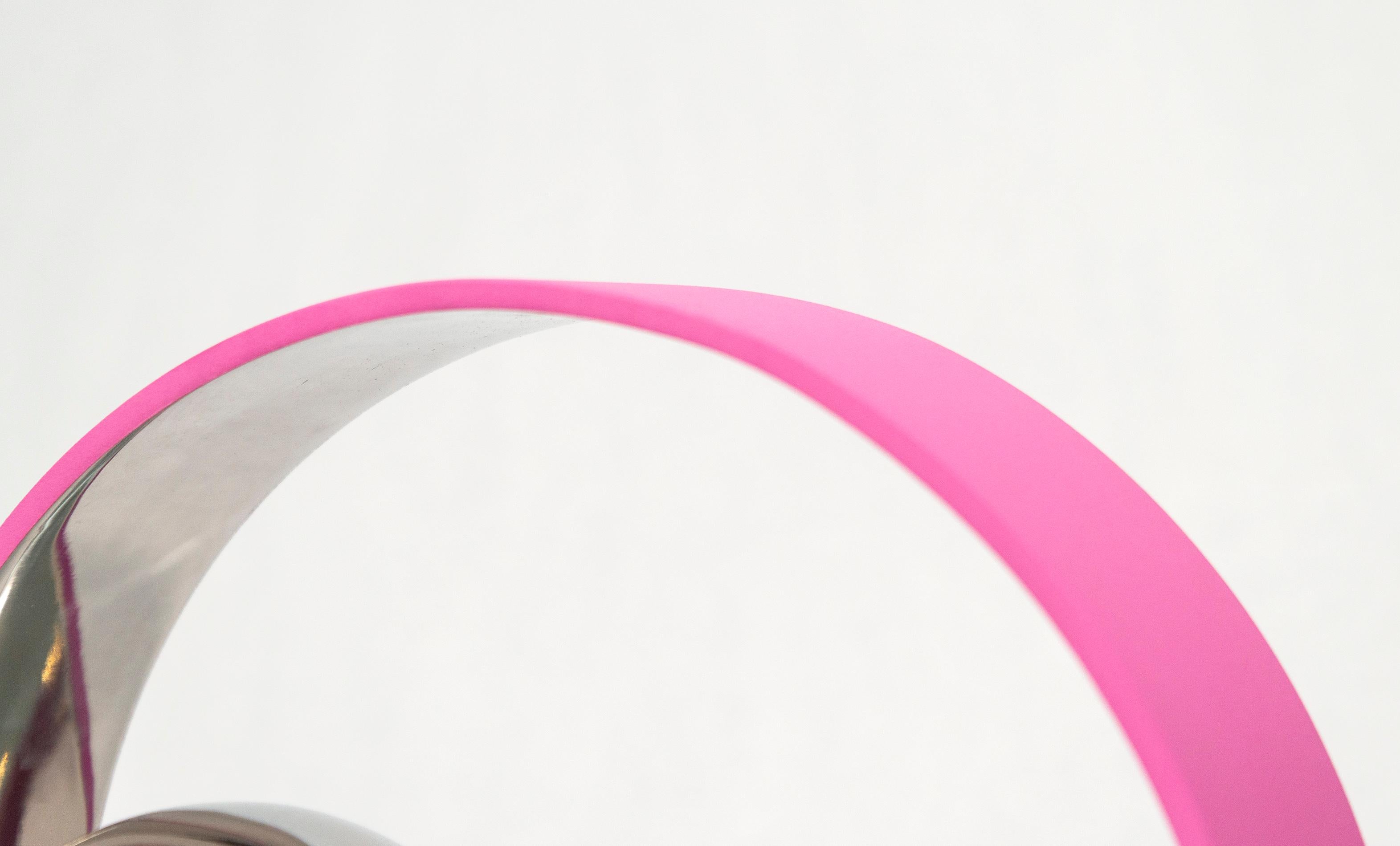 Deux anneaux Temps Zero rose avec boule 2/10 - sculpture abstraite en acier inoxydable en vente 2