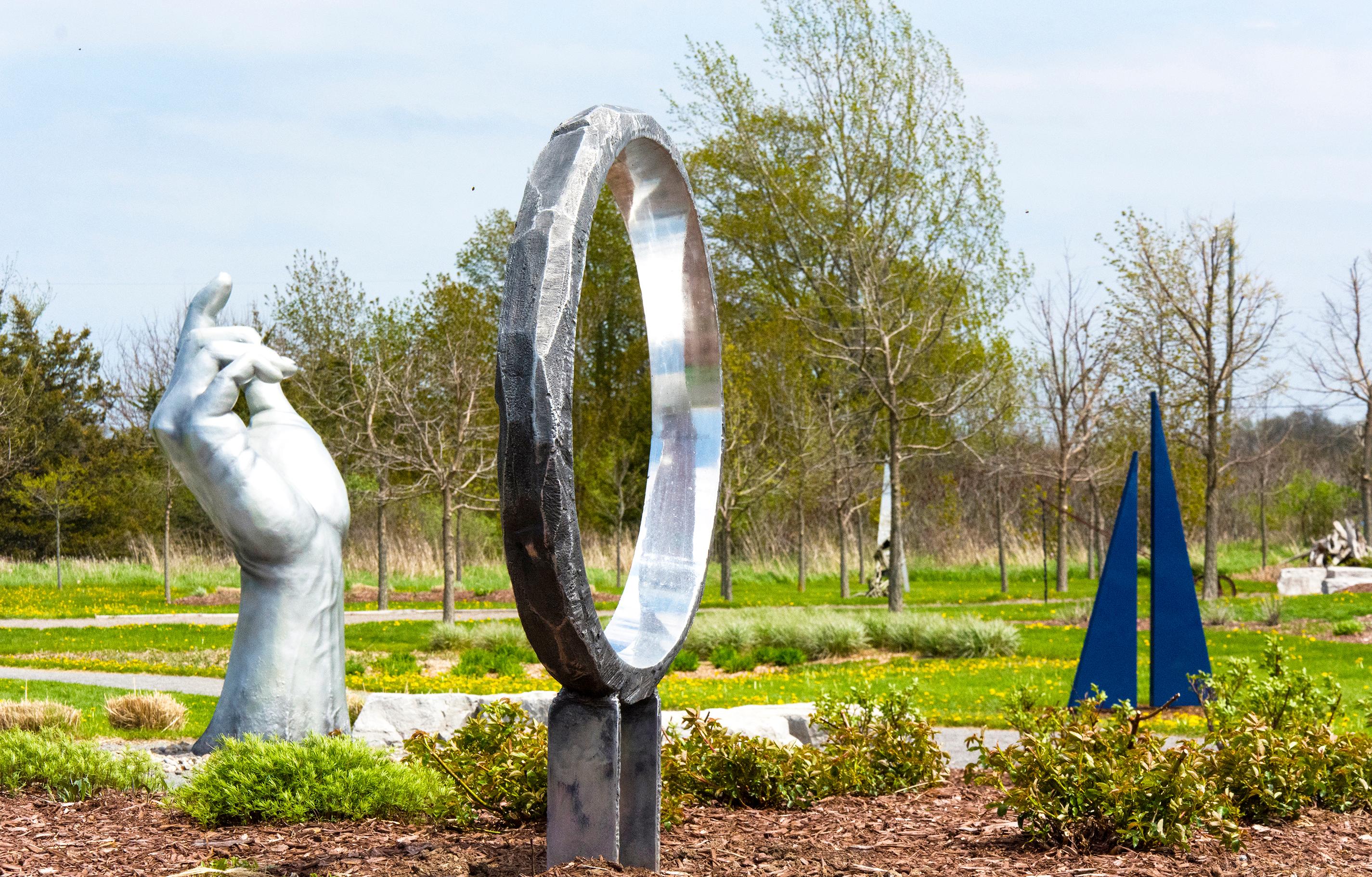 Wormhole - elegant, polished, reflective stainless steel ring, outdoor sculpture - Contemporary Sculpture by Philippe Pallafray