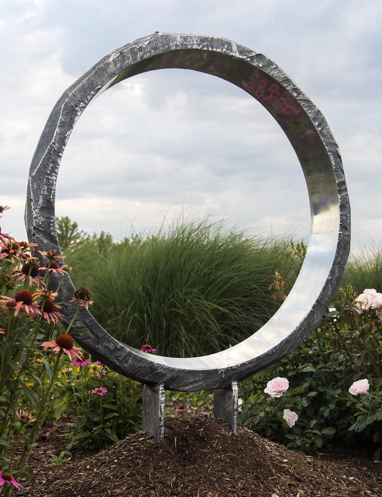 Wormhole - elegant, polished, reflective stainless steel ring, outdoor sculpture - Sculpture by Philippe Pallafray
