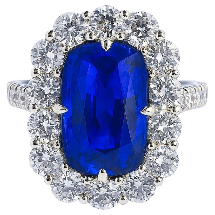 Moderne Philippe Petra Bague à grappes de saphirs bleus royaux et de diamants de 4,70 carats en vente