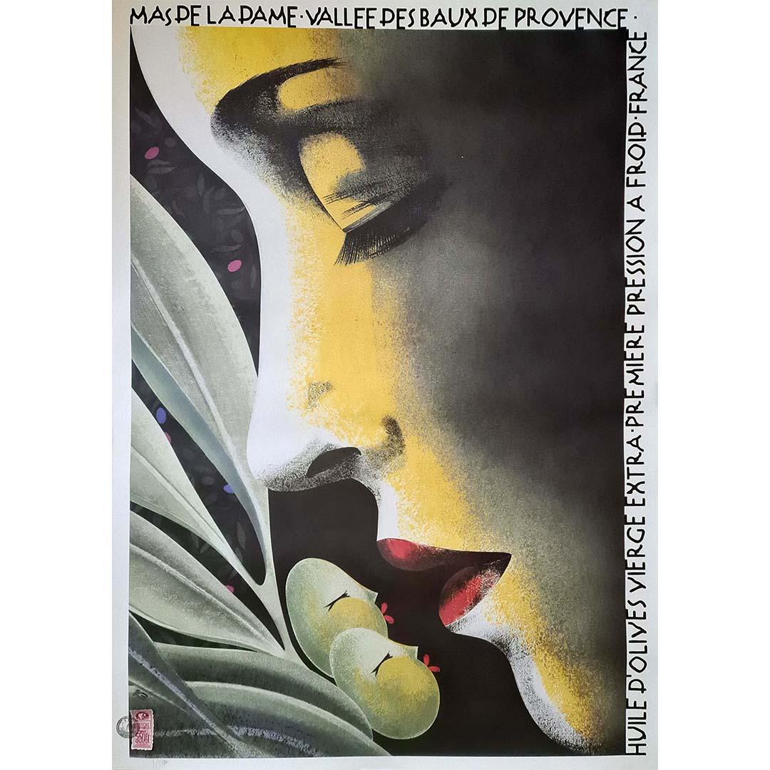 L'affiche publicitaire originale de Philippe Sommer pour le "Mas de la Dame", datant de 1990, met en valeur l'essence de la Vallée des Baux de Provence, réputée pour son huile d'olive exquise. Avec pour toile de fond le pittoresque paysage