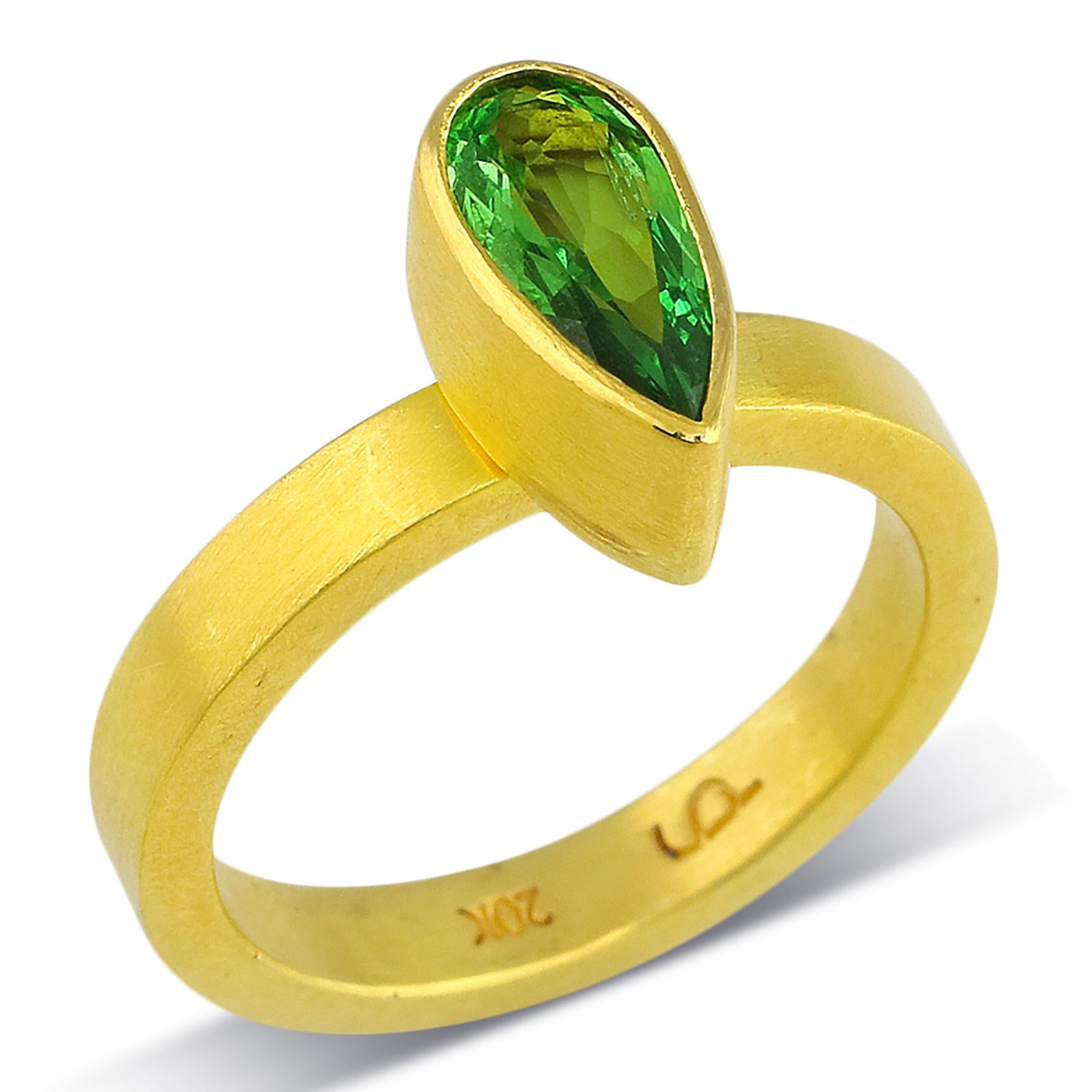 Artisan PHILIPPE SPENCER 1.02 Ct. Rare Tsavorite in 22K and 20K Gold Statement Ring For Sale