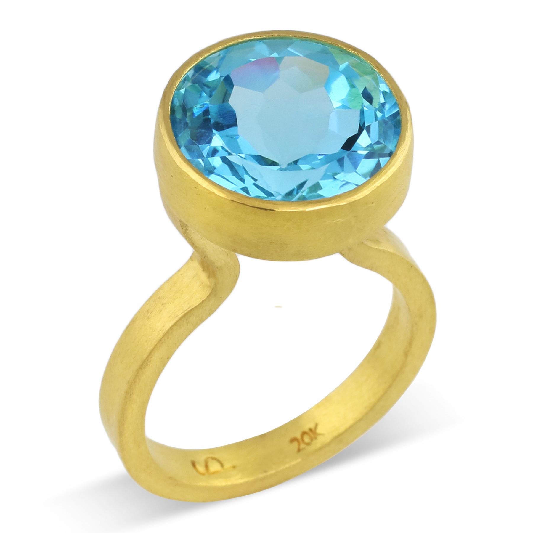 Artisan PHILIPPE SPENCER 11.05 Ct. Blue Topaz in 22K and 20K Gold Statement Ring For Sale