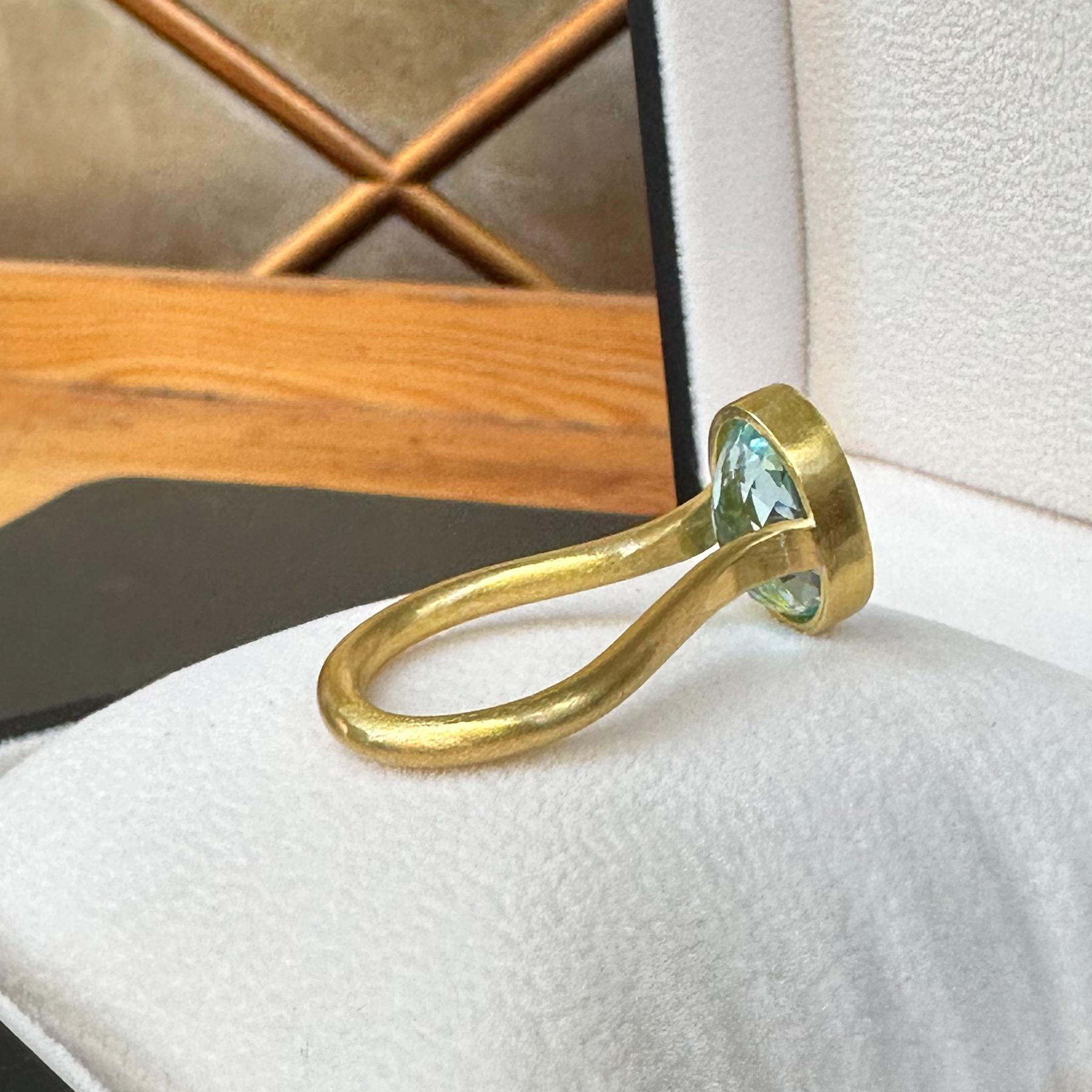 Women's PHILIPPE SPENCER 12.6 Ct. Aquamarine in 22K and 20K Gold Statement Ring For Sale