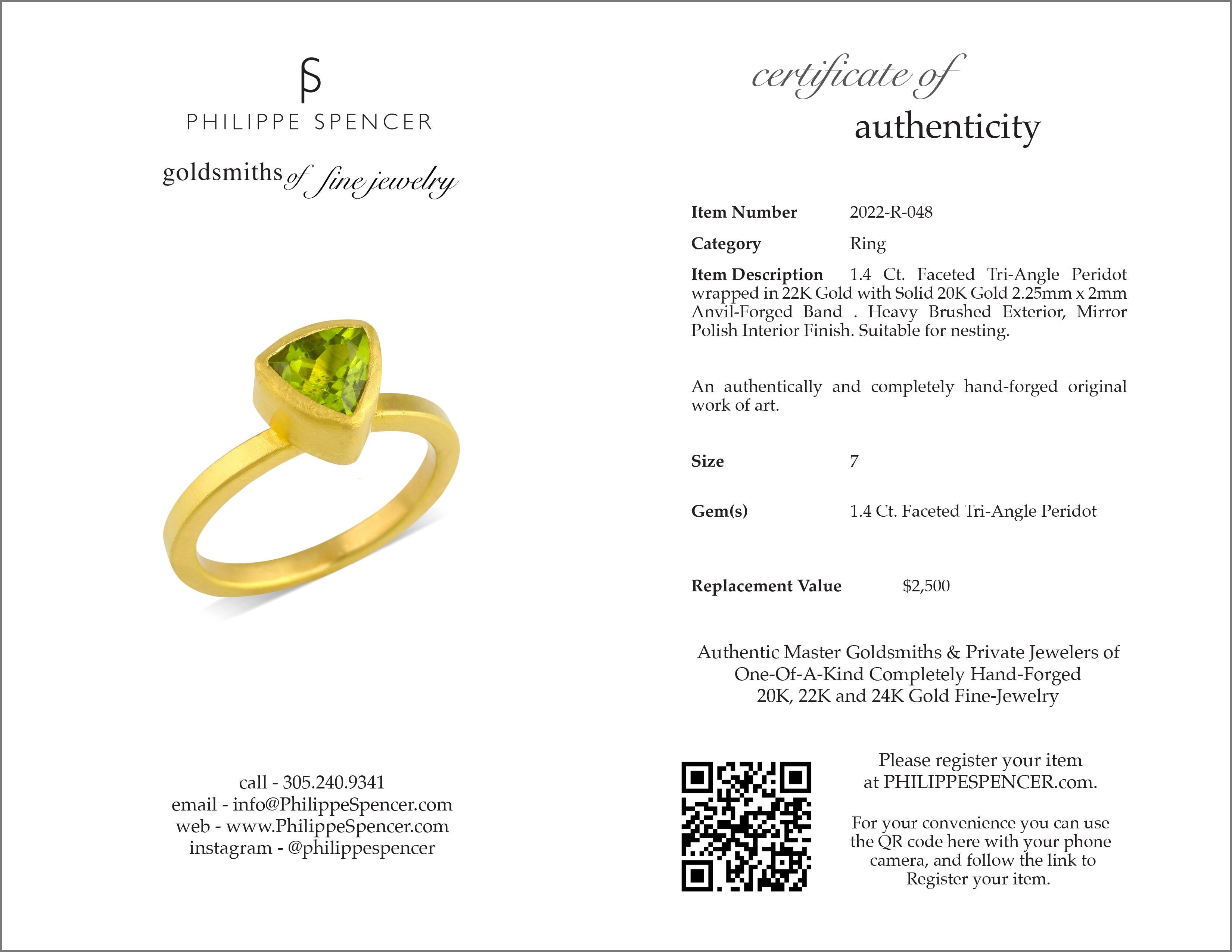 Artisan PHILIPPE SPENCER 1.4 Ct. Peridot in 22K and 20K Gold Solitaire Ring For Sale