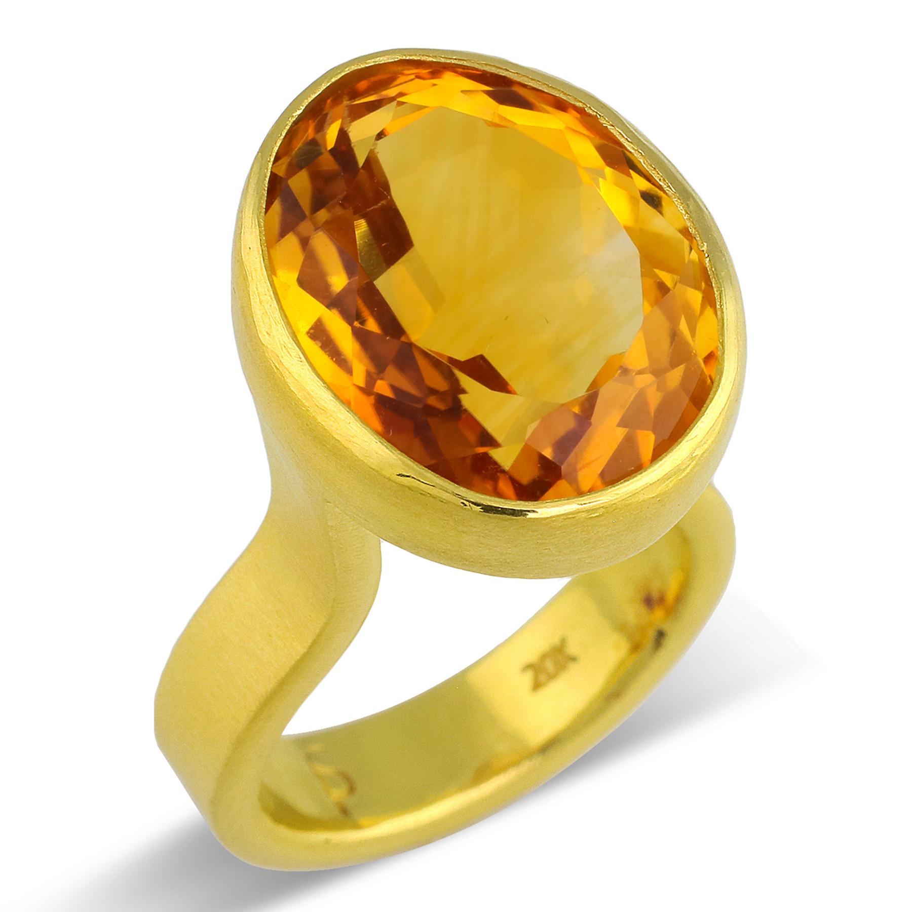 Artisan PHILIPPE SPENCER 14.04 Ct. Gold Citrine in 22K and 20K Gold Statement Ring
