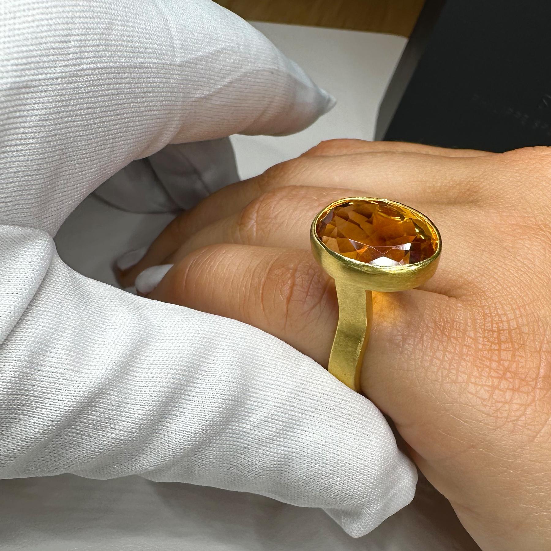 PHILIPPE SPENCER 14.04 Ct. Gold Citrine in 22K and 20K Gold Statement Ring In New Condition In Key West, FL