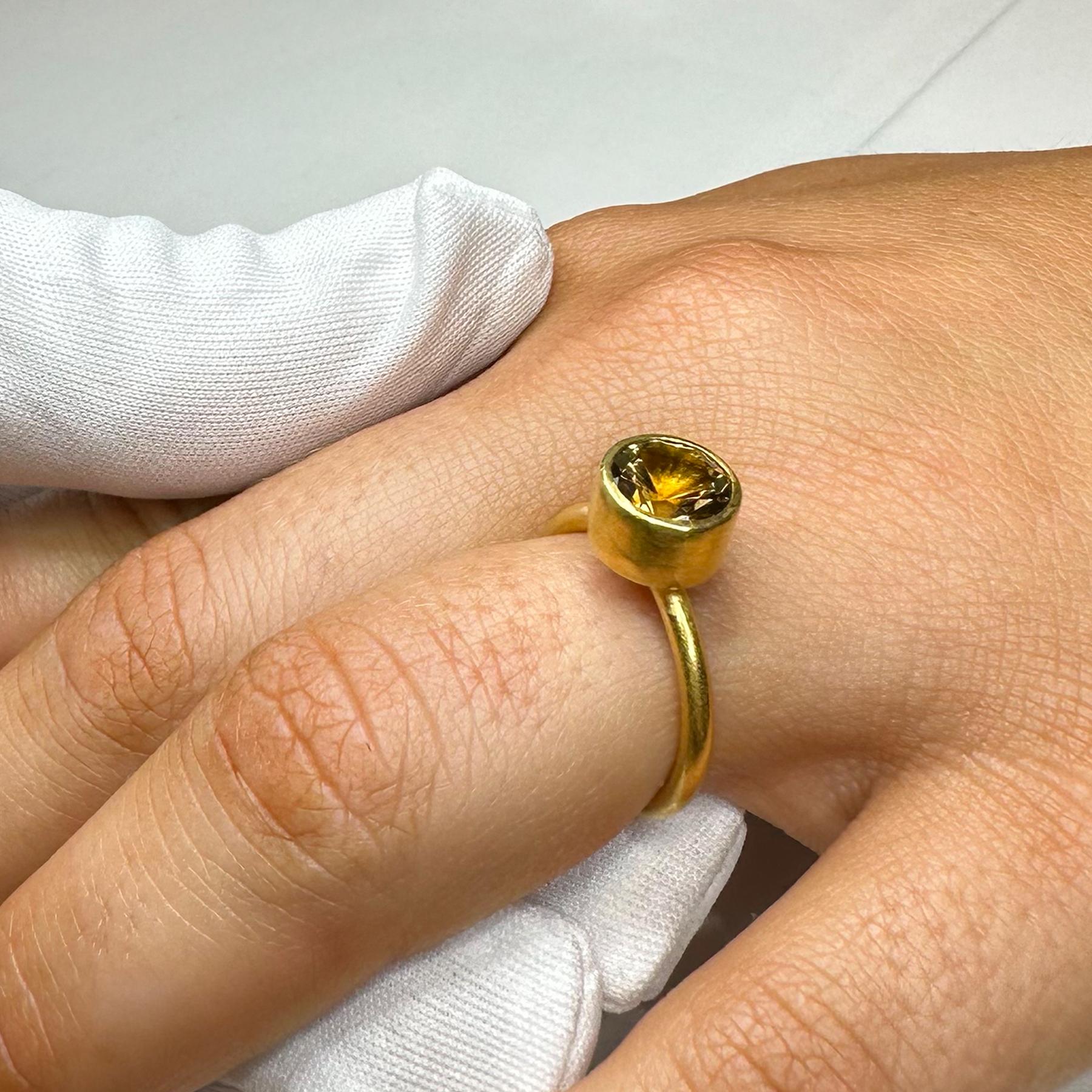PHILIPPE SPENCER 1.85 Ct. Tourmaline in 22K and 20K Gold Solitaire Ring In New Condition For Sale In Key West, FL