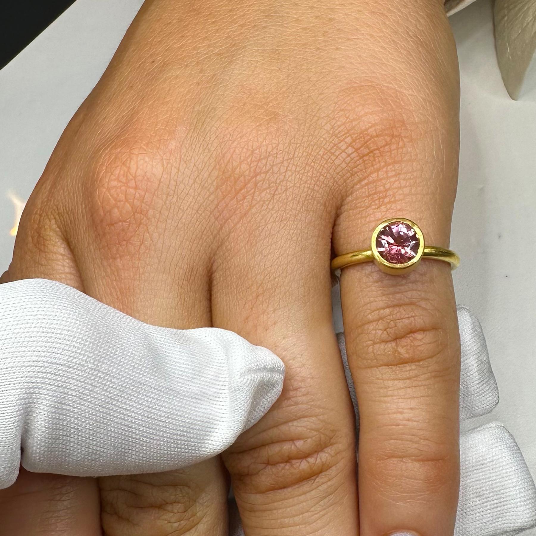 PHILIPPE SPENCER 1.87 Ct. Pink Tourmaline in 22K and 20K Gold Solitaire Ring In New Condition For Sale In Key West, FL
