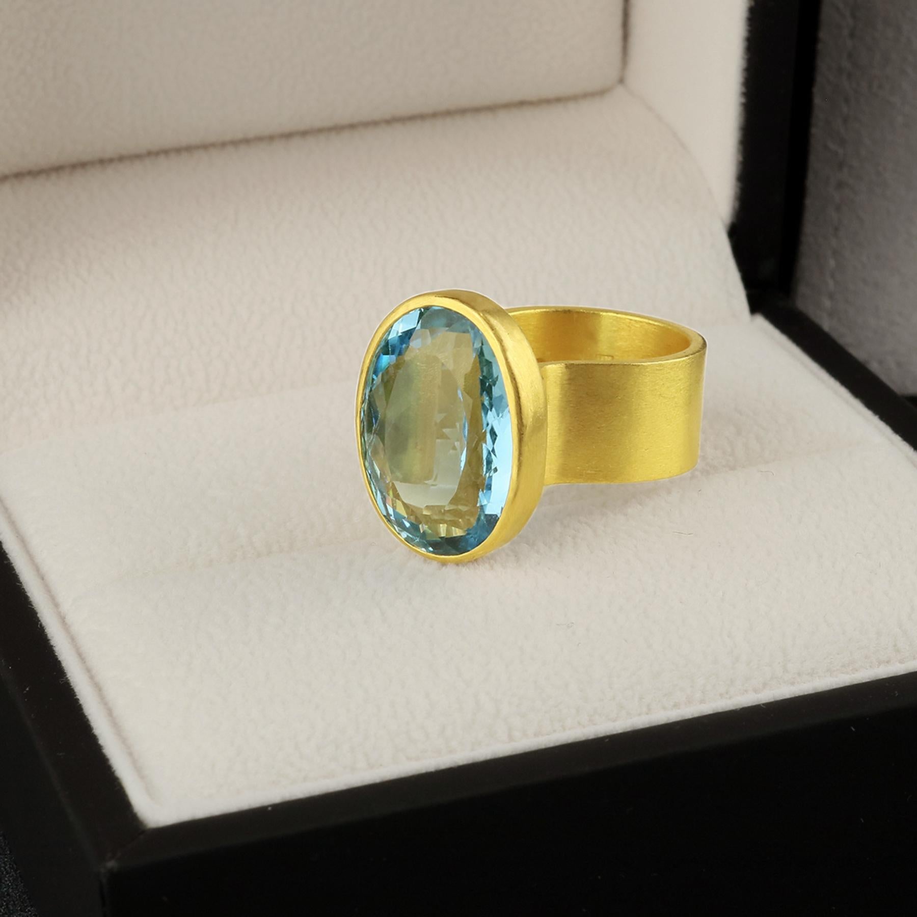 PHILIPPE SPENCER - 19.25 Ct. Oval London Blue Topaz set in backless 22K Gold setting with Solid 20K Gold Hand & Anvil Forged wide-band Statement Ring. Heavy Matte Brushed Finish. Size 5 3/4 to 6, and is in-stock and ready to ship. Our apologies in
