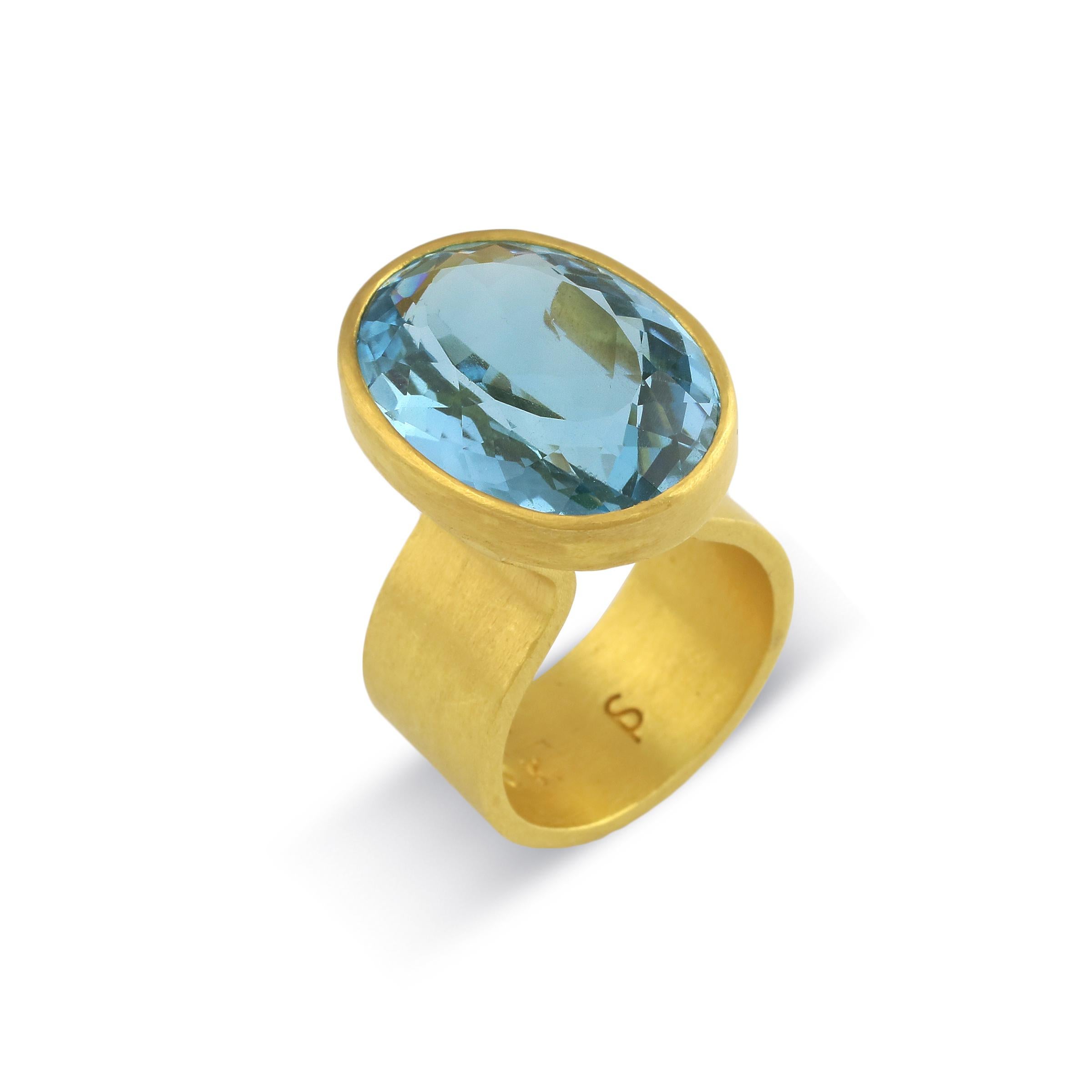 Artisan PHILIPPE SPENCER 19.25 Ct. Blue Topaz in 22K and 20K Gold Statement Ring
