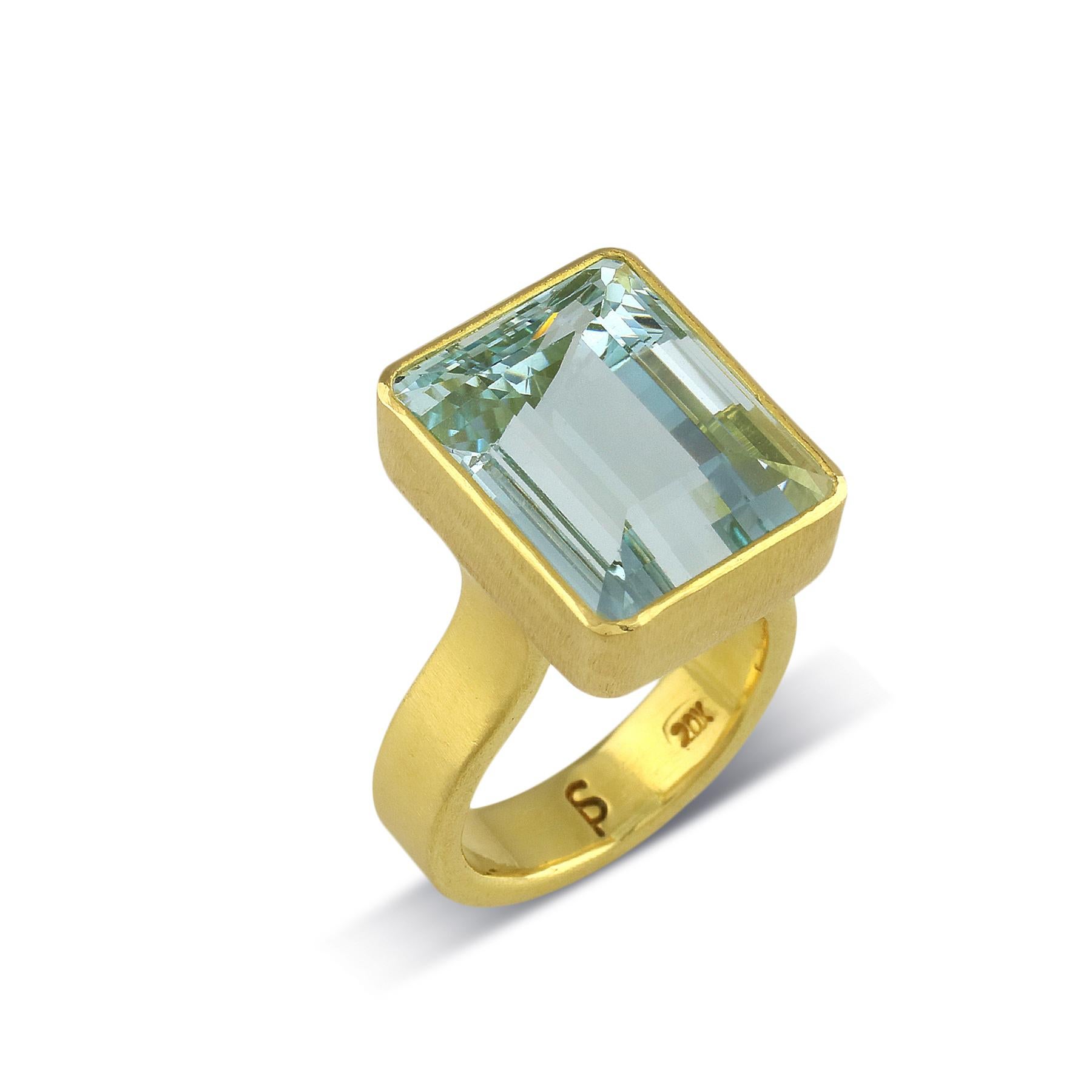 PHILIPPE SPENCER 20.4 Ct. Extra-Fine Aquamarine in 22K & 20K Gold Statement Ring In New Condition For Sale In Key West, FL