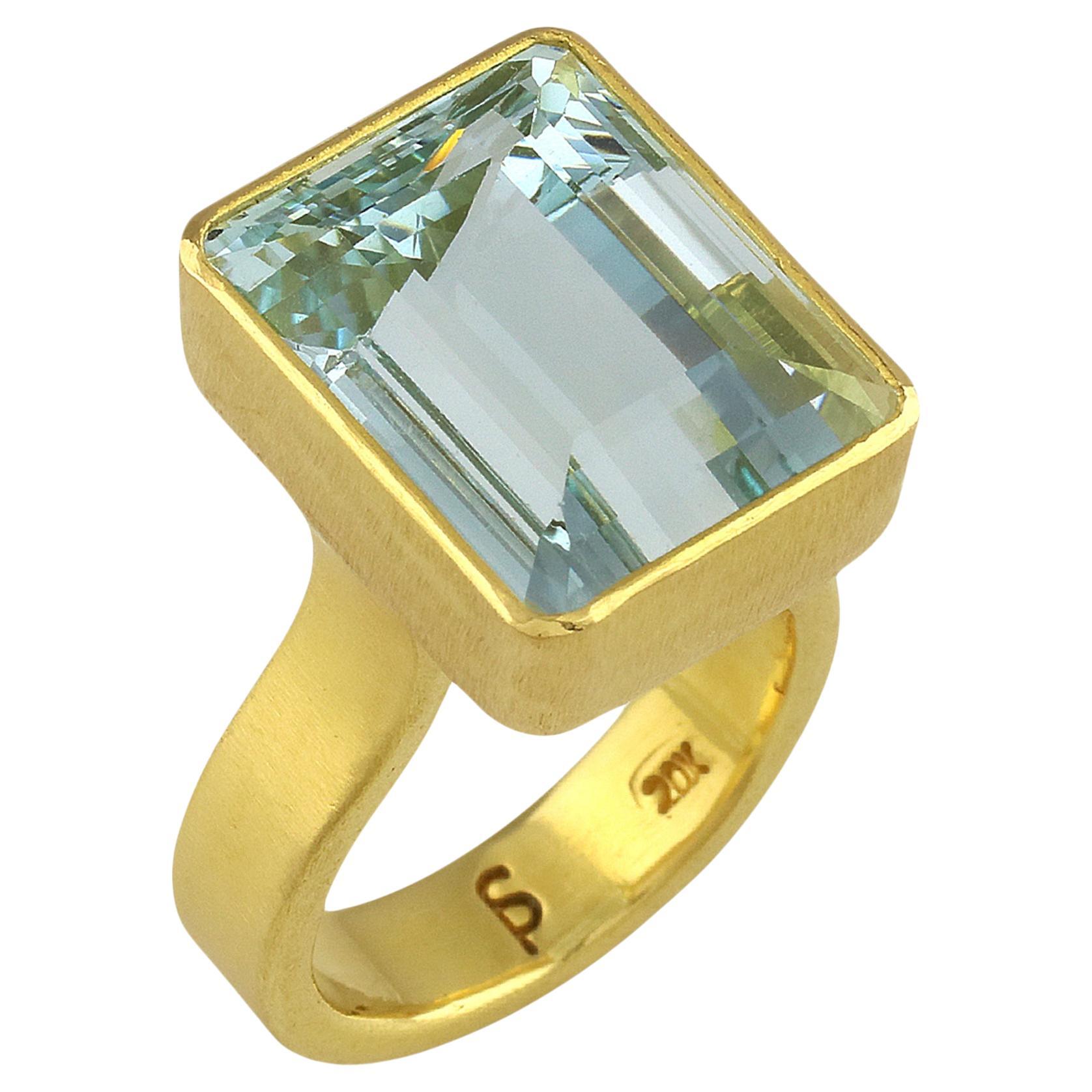 PHILIPPE SPENCER 20.4 Ct. Extra-Fine Aquamarine in 22K & 20K Gold Statement Ring For Sale