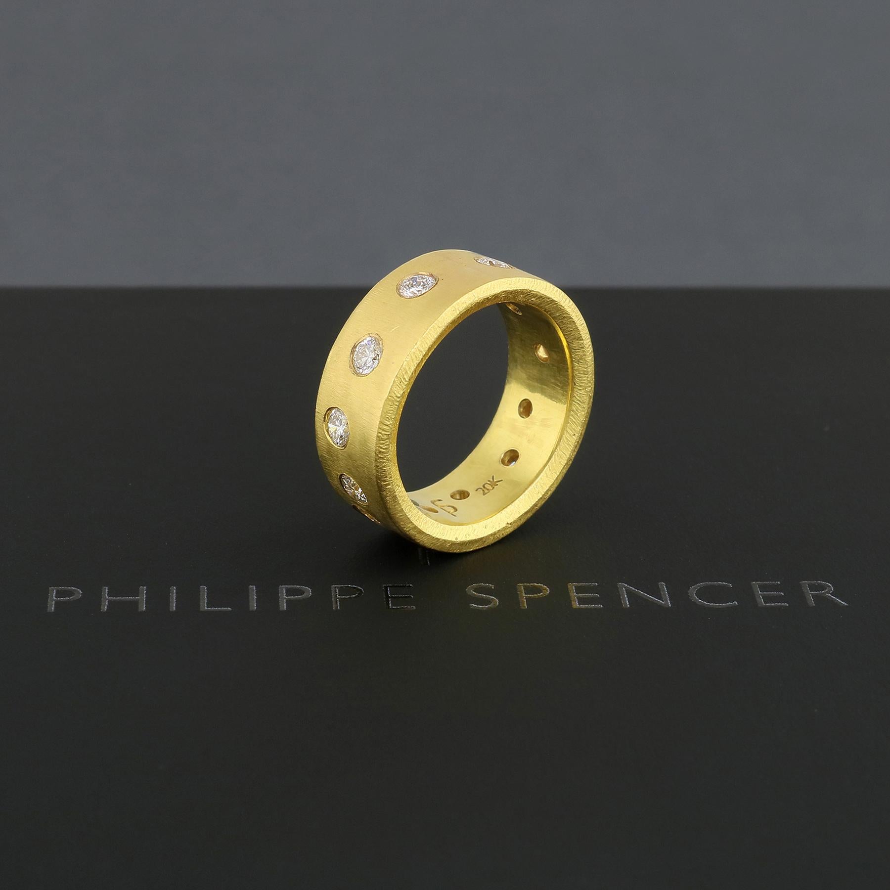 PHILIPPE SPENCER - 8 X 2mm Massiv 20K Gold Vollständig Handgeschmiedetes Statement Band mit 12 Farblosen (D-F)  2,8 mm (1,03 Karat insgesamt) Diamanten. Außen 