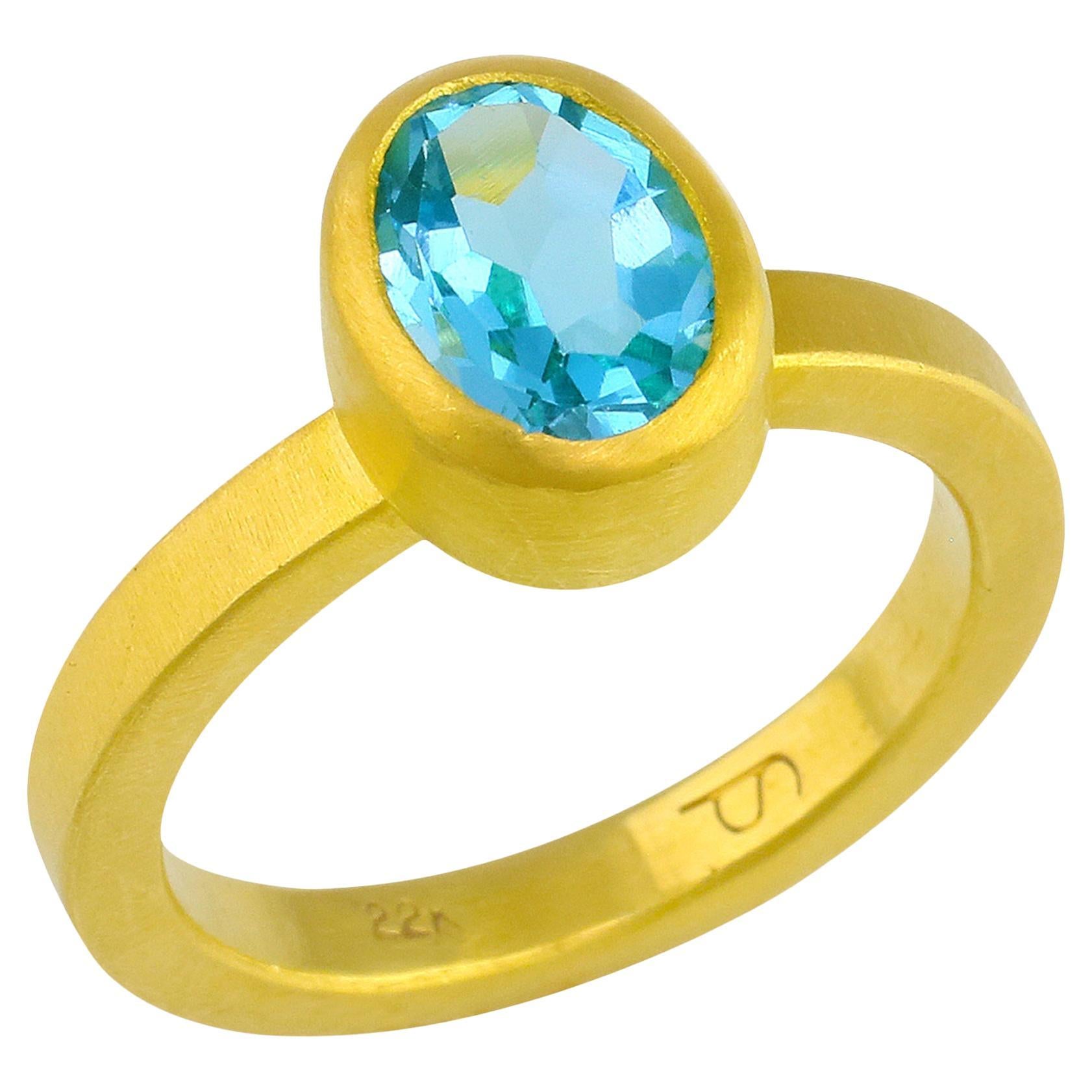 PHILIPPE SPENCER 2.15 Ct. Blue Topaz Solitaire Ring in 22K Gold For Sale