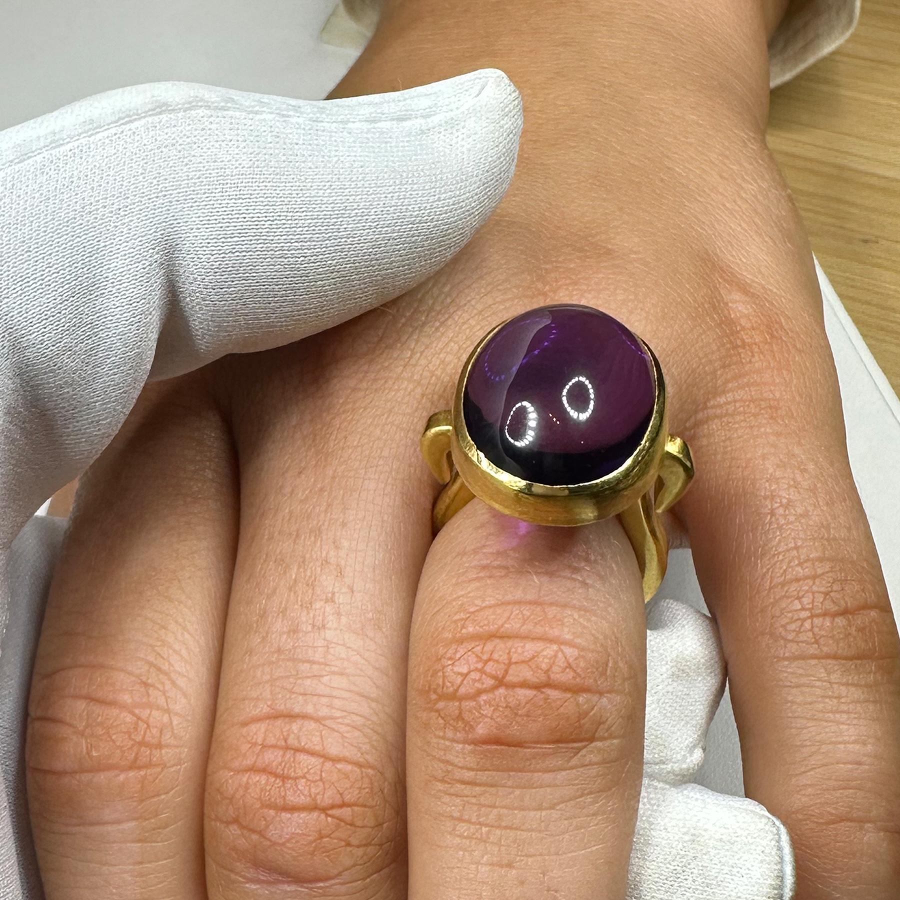 Cabochon PHILIPPE SPENCER 23.73 Ct. Amethyst in 22K and 20K Gold Statement Ring For Sale
