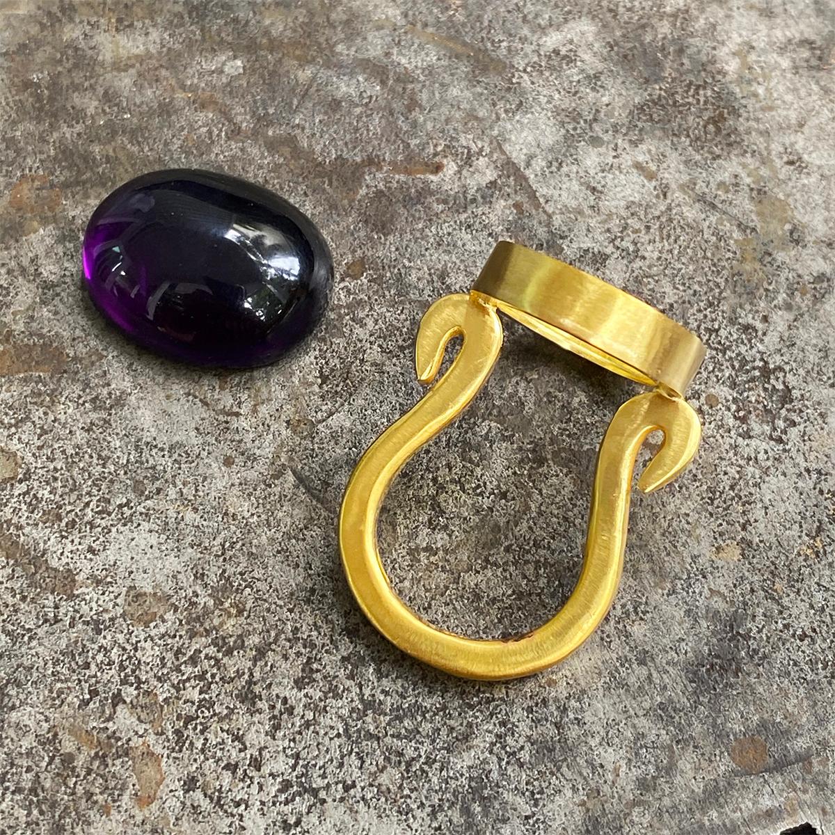 PHILIPPE SPENCER 23.73 Ct. Amethyst in 22K and 20K Gold Statement Ring For Sale 1