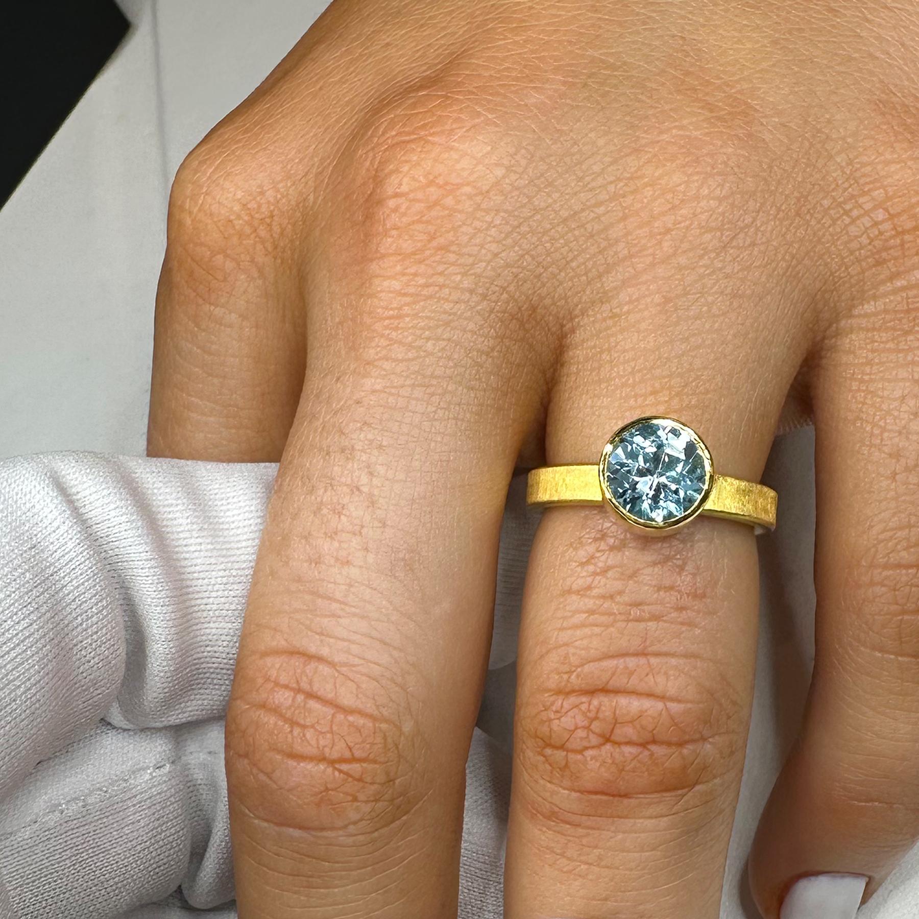 PHILIPPE SPENCER 2.5 Ct. Blue Topaz in 22K and 20K Gold Statement Ring In New Condition For Sale In Key West, FL