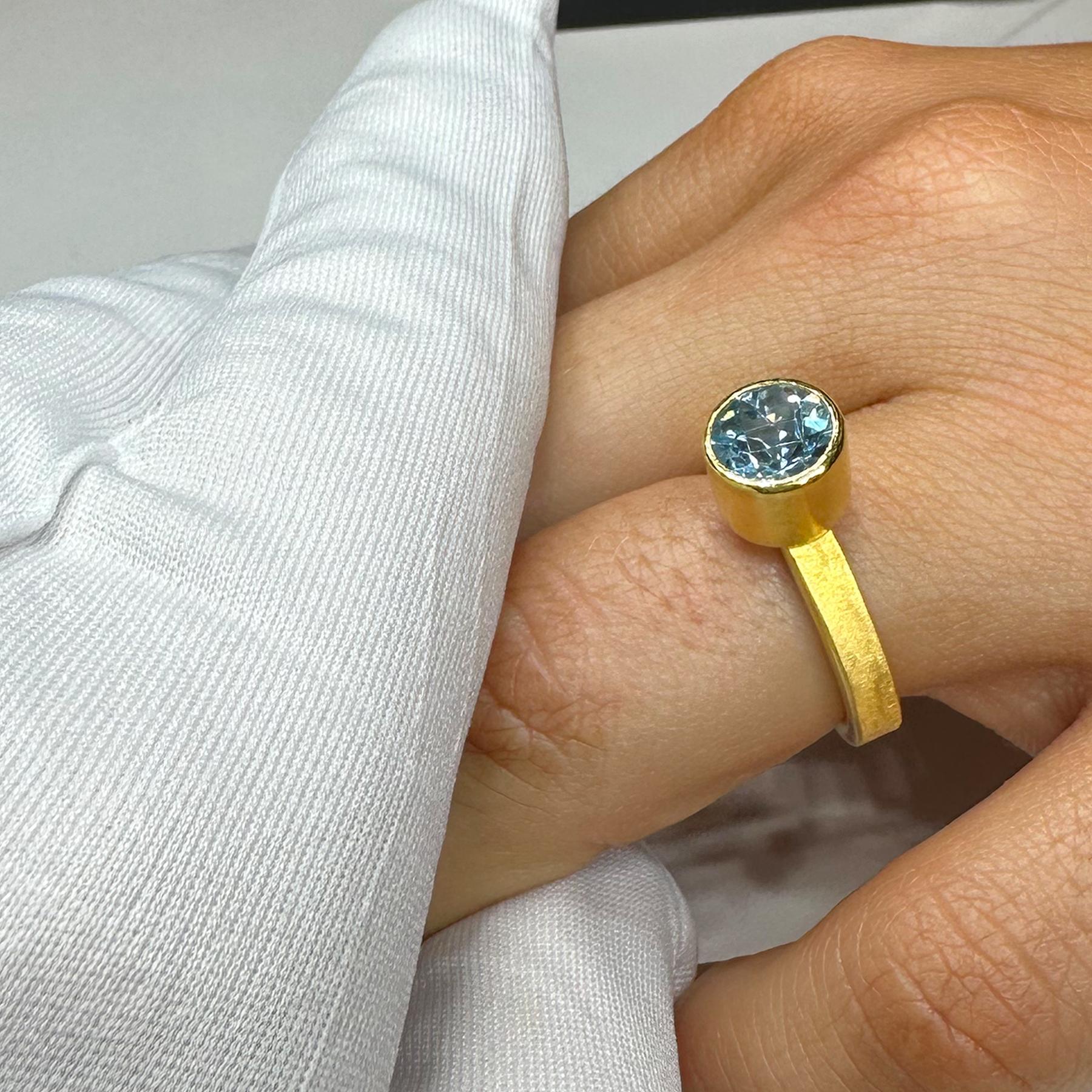 Women's PHILIPPE SPENCER 2.5 Ct. Blue Topaz in 22K and 20K Gold Statement Ring For Sale