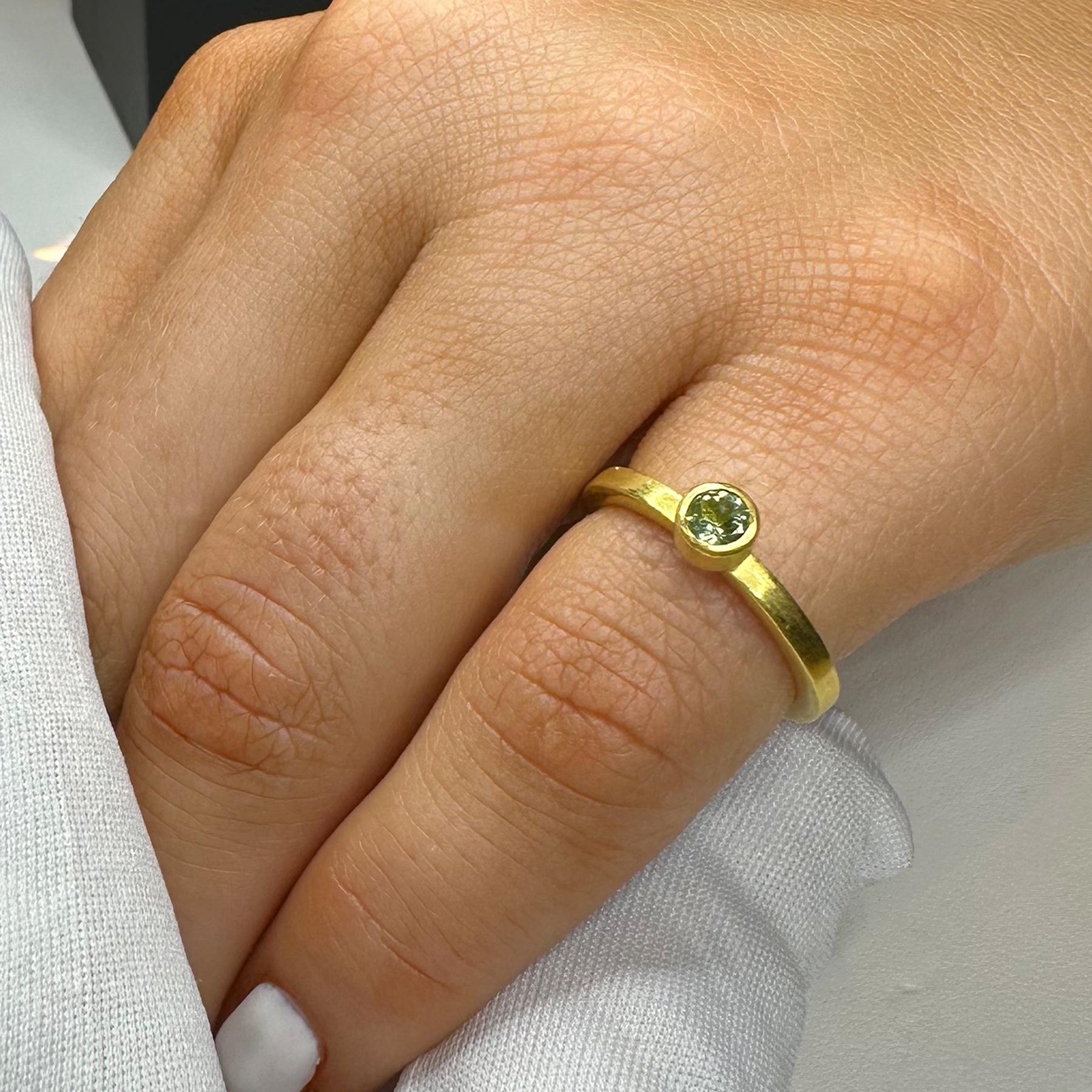 Women's PHILIPPE SPENCER .28 Ct. Green Tourmaline in 22K and 20K Gold Solitaire Ring For Sale