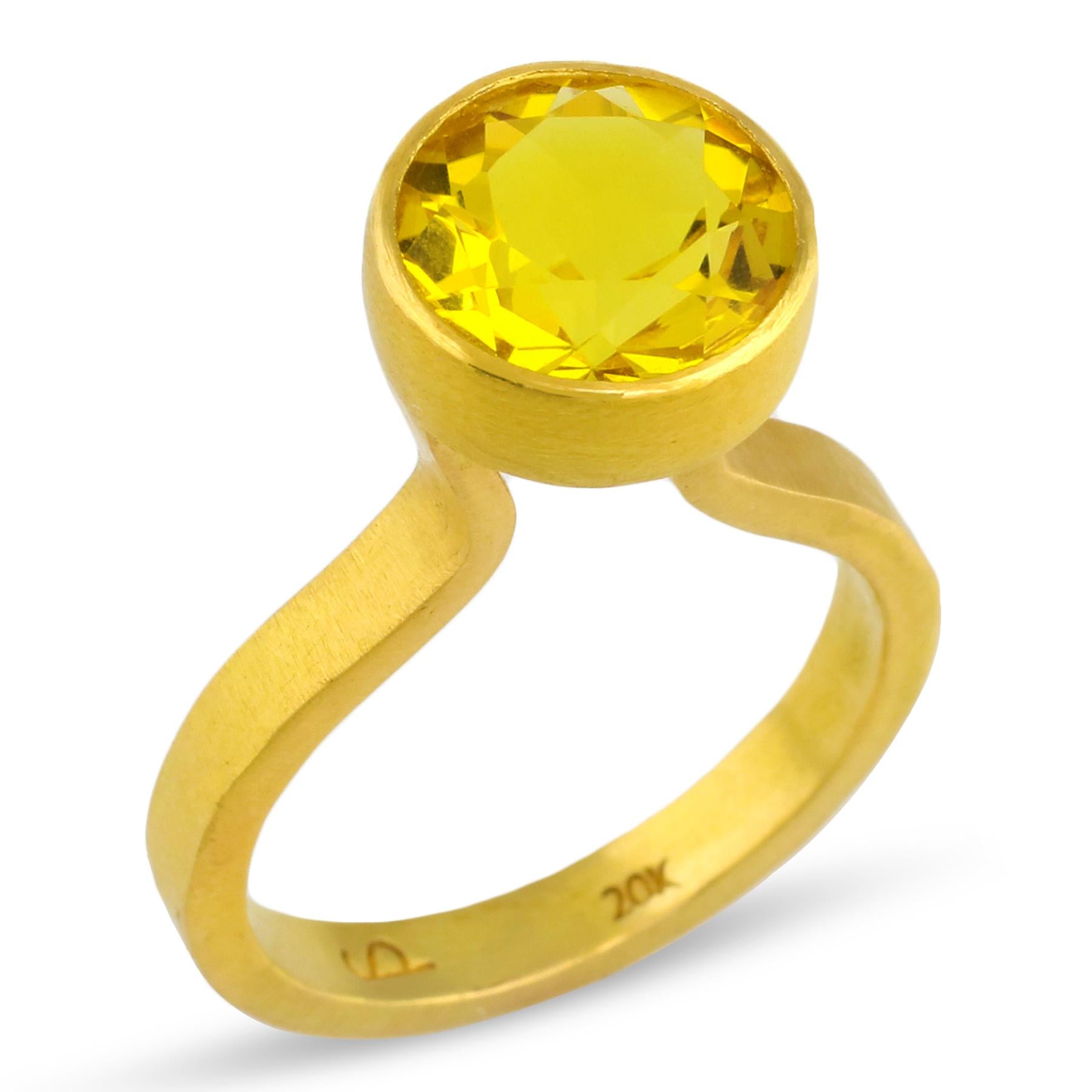 Artisan PHILIPPE SPENCER 3.25 Ct. Lemon Color Citrine in 22K and 20K Gold Statement Ring For Sale