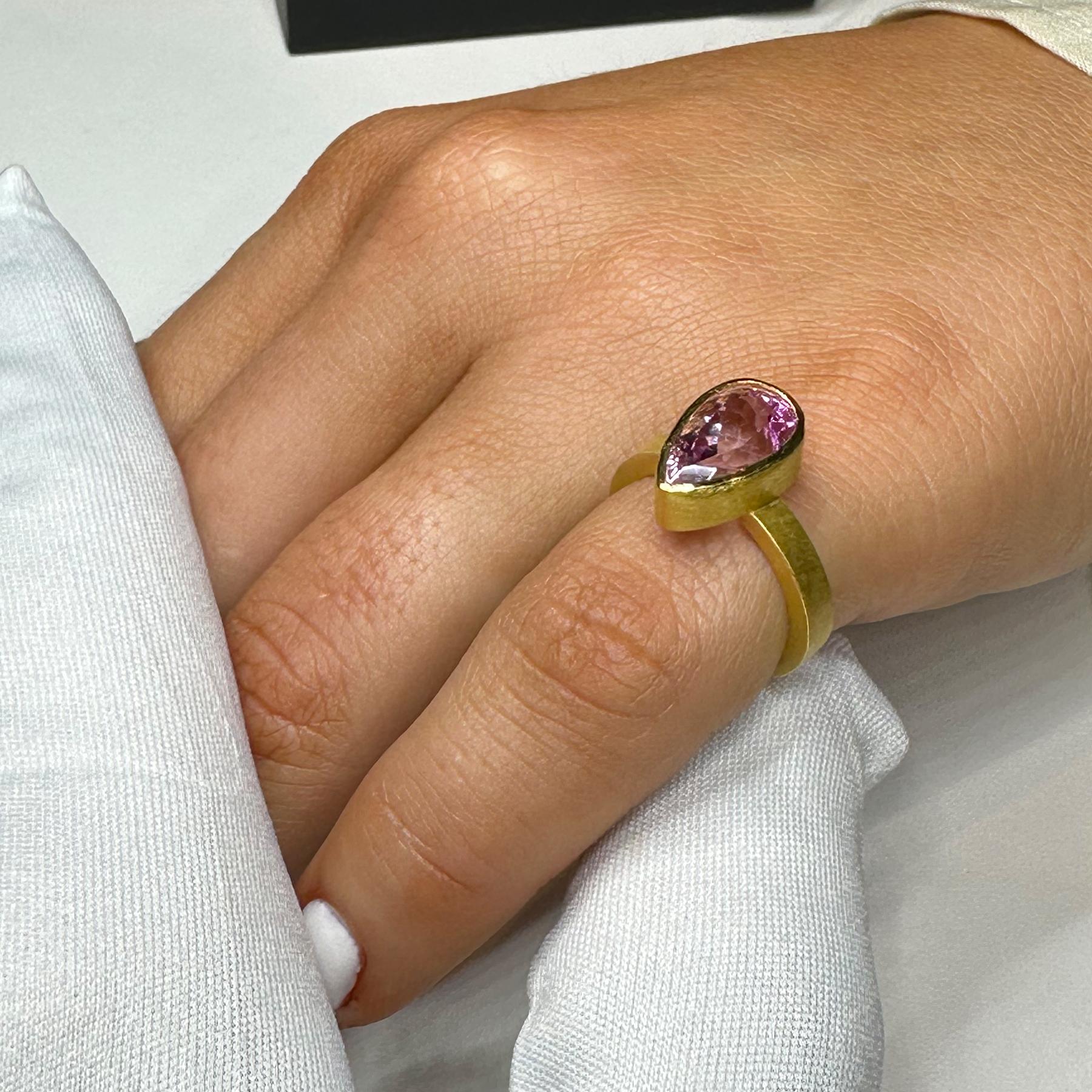PHILIPPE SPENCER 3.85 Ct. Pink Morganite in 22K and 20K Gold Statement Ring In New Condition For Sale In Key West, FL