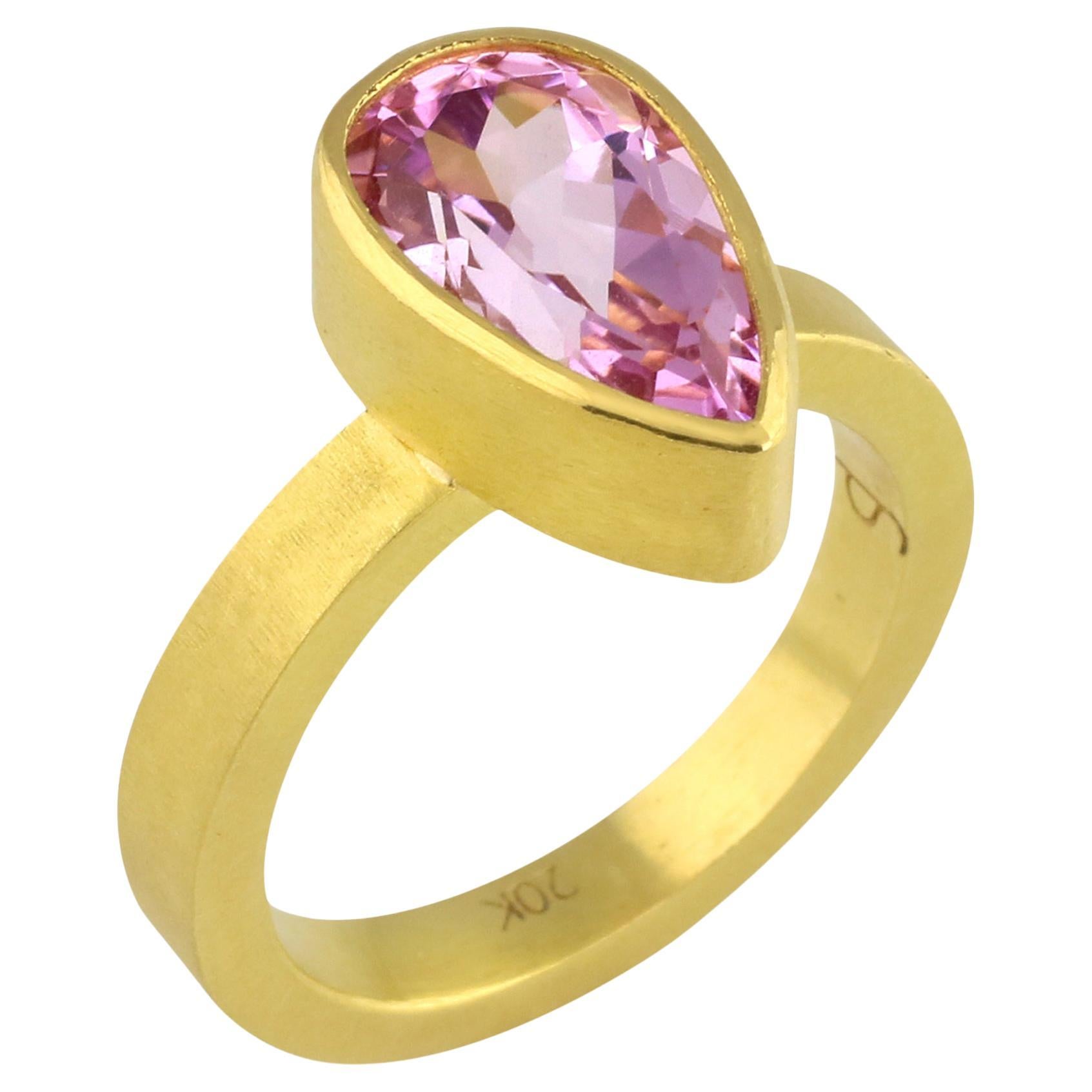 PHILIPPE SPENCER 3.85 Ct. Pink Morganite in 22K and 20K Gold Statement Ring For Sale