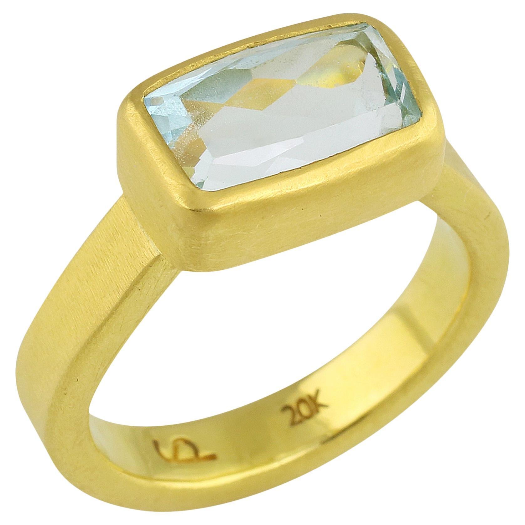 PHILIPPE SPENCER 4..03 Ct. Aquamarine in 22K and 20K Gold Statement Ring For Sale