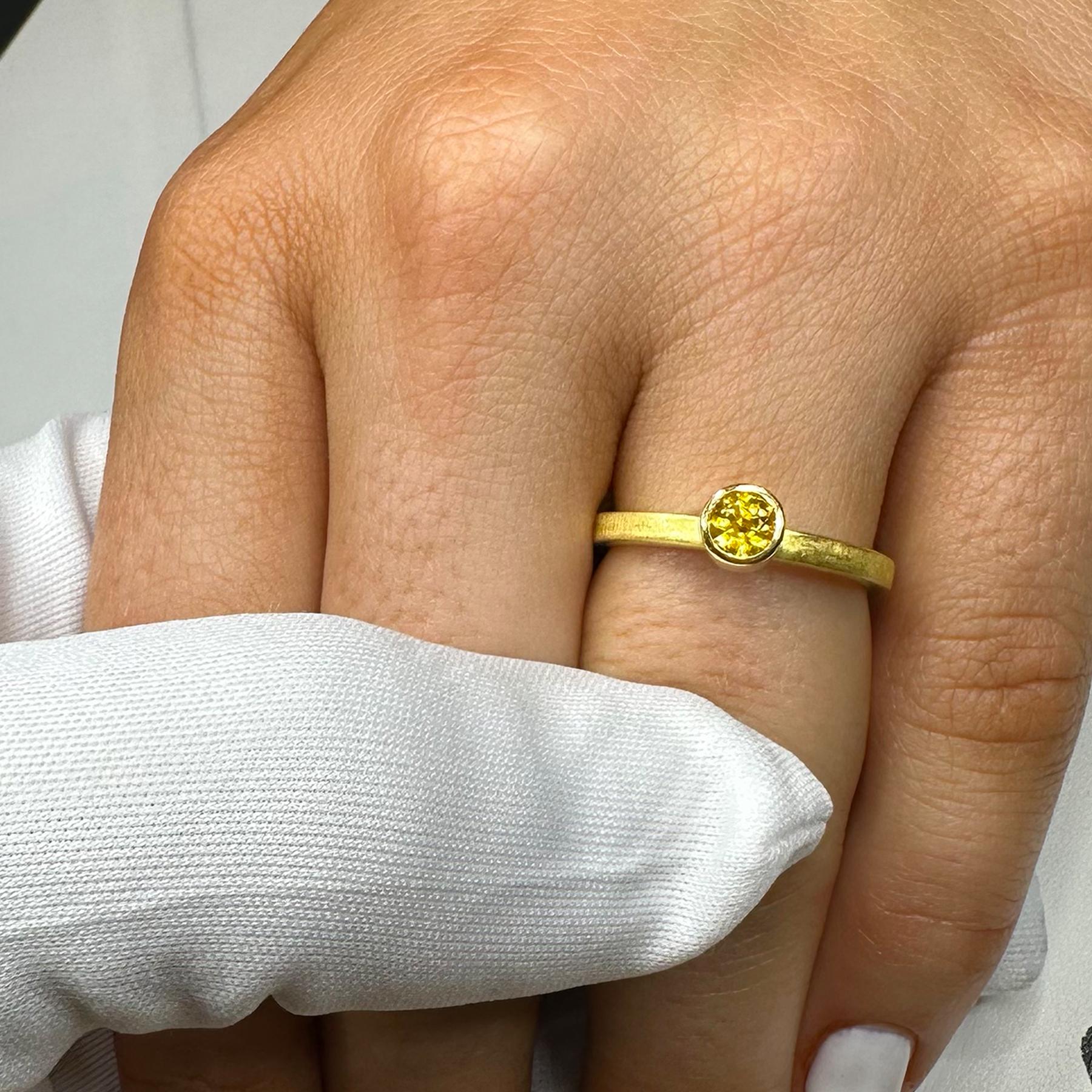 PHILIPPE SPENCER .65 Ct. Yellow Sapphire in 22K and 20K Gold Solitaire Ring In New Condition For Sale In Key West, FL