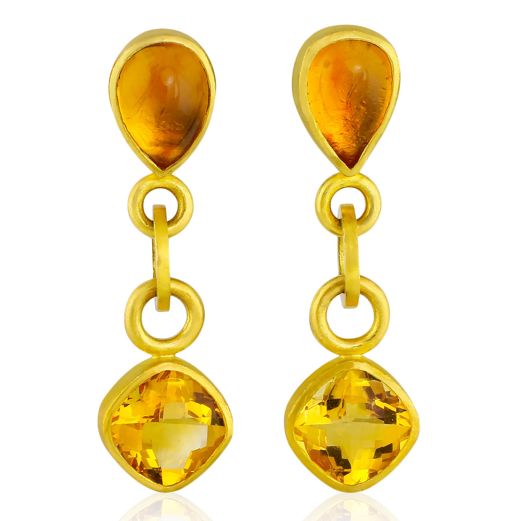 PHILIPPE SPENCER - 7.3 Ct. Boucles d'oreilles pendantes en or total avec citrine. Chaque citrine est sertie dans de l'or pur 22K avec des maillons de connexion en or massif 20K. Le fermoir et l'écrou à friction en or 18 carats garantissent la