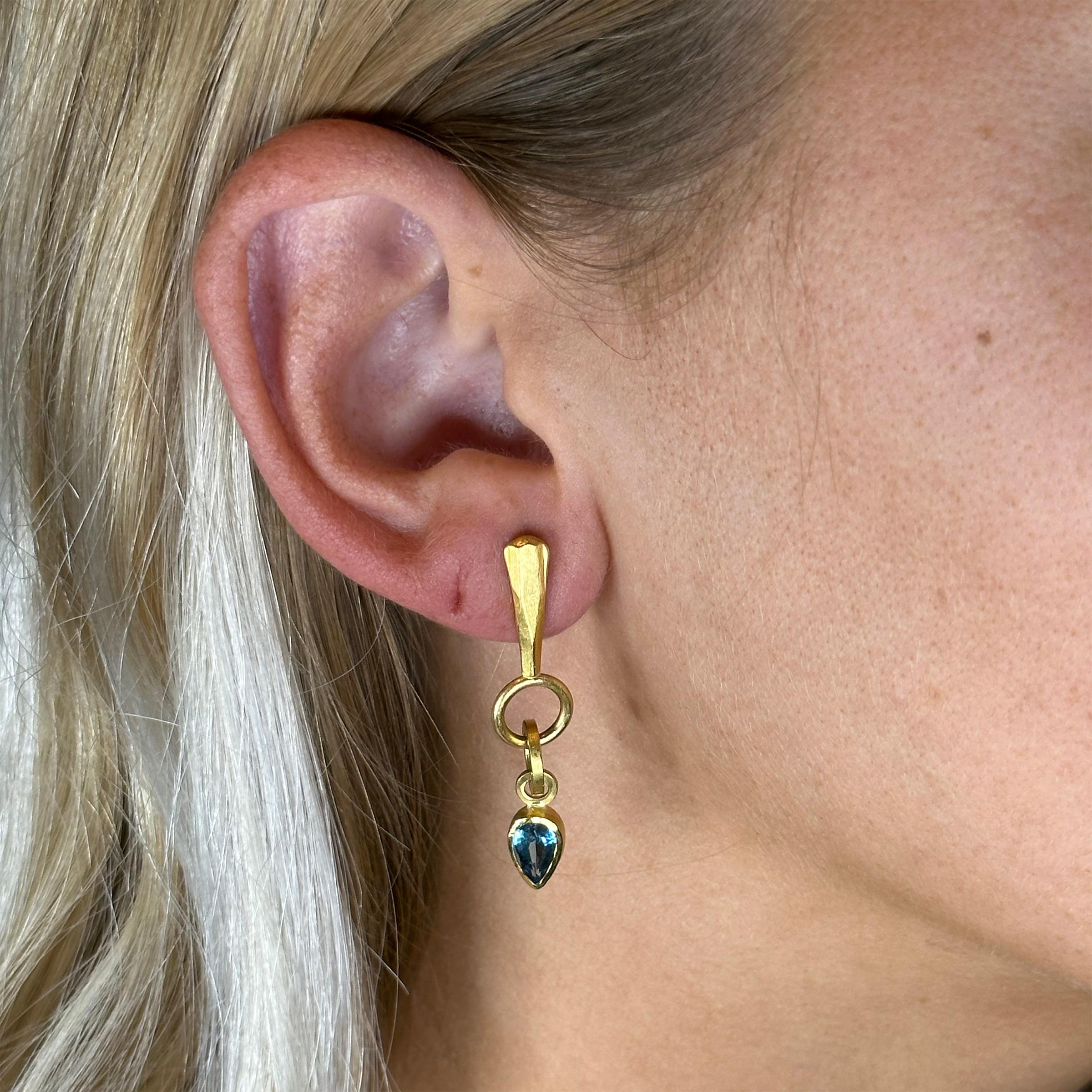PHILIPPE SPENCER 7.45 Ct. Blue Topaz in 22K & 20K Gold Dangling Earrings In New Condition For Sale In Key West, FL