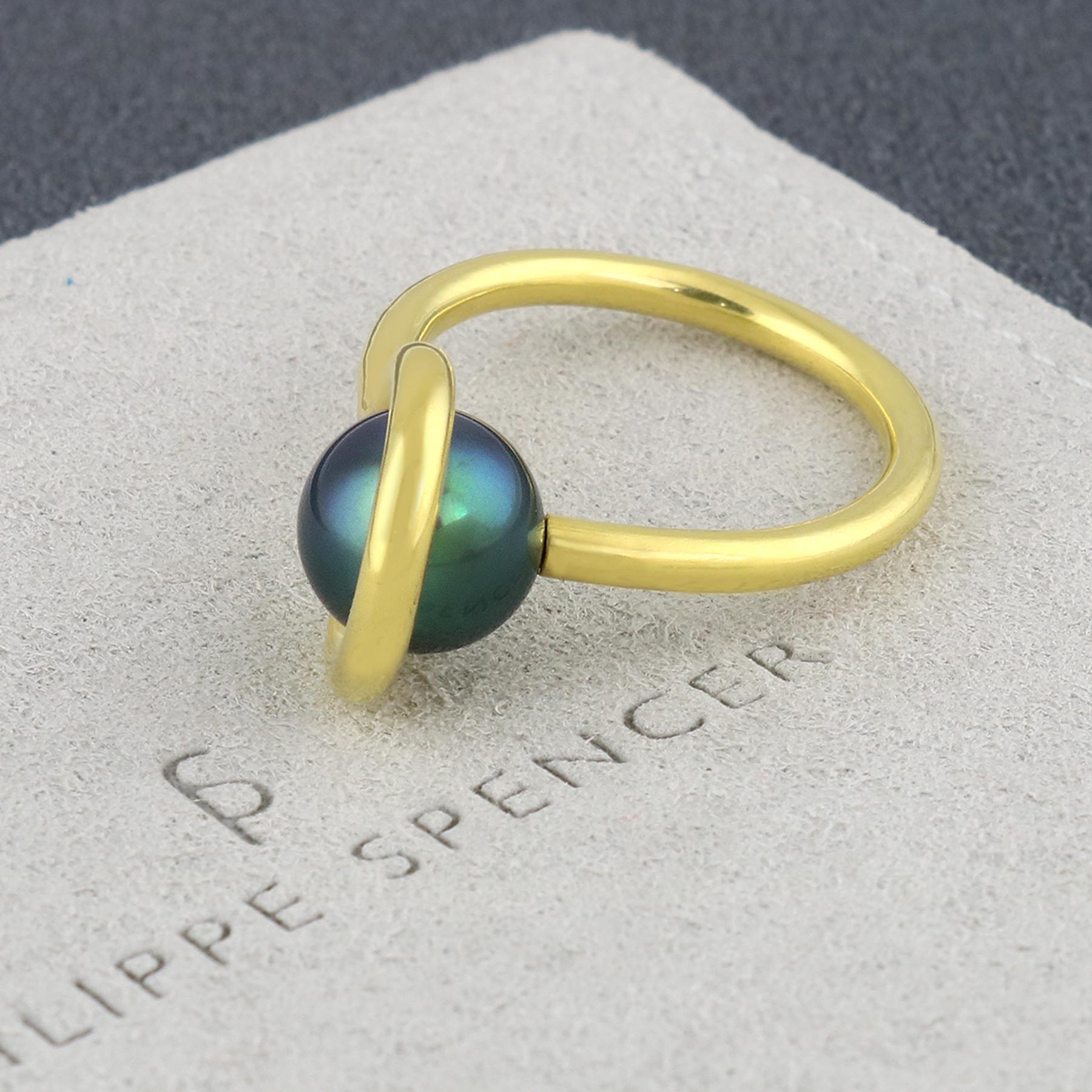 PHILIPPE SPENCER - 9.3mm AA Grade Tahitian Black Pearl (Rare Peacock Hue) suspended in Pure 20K Gold 