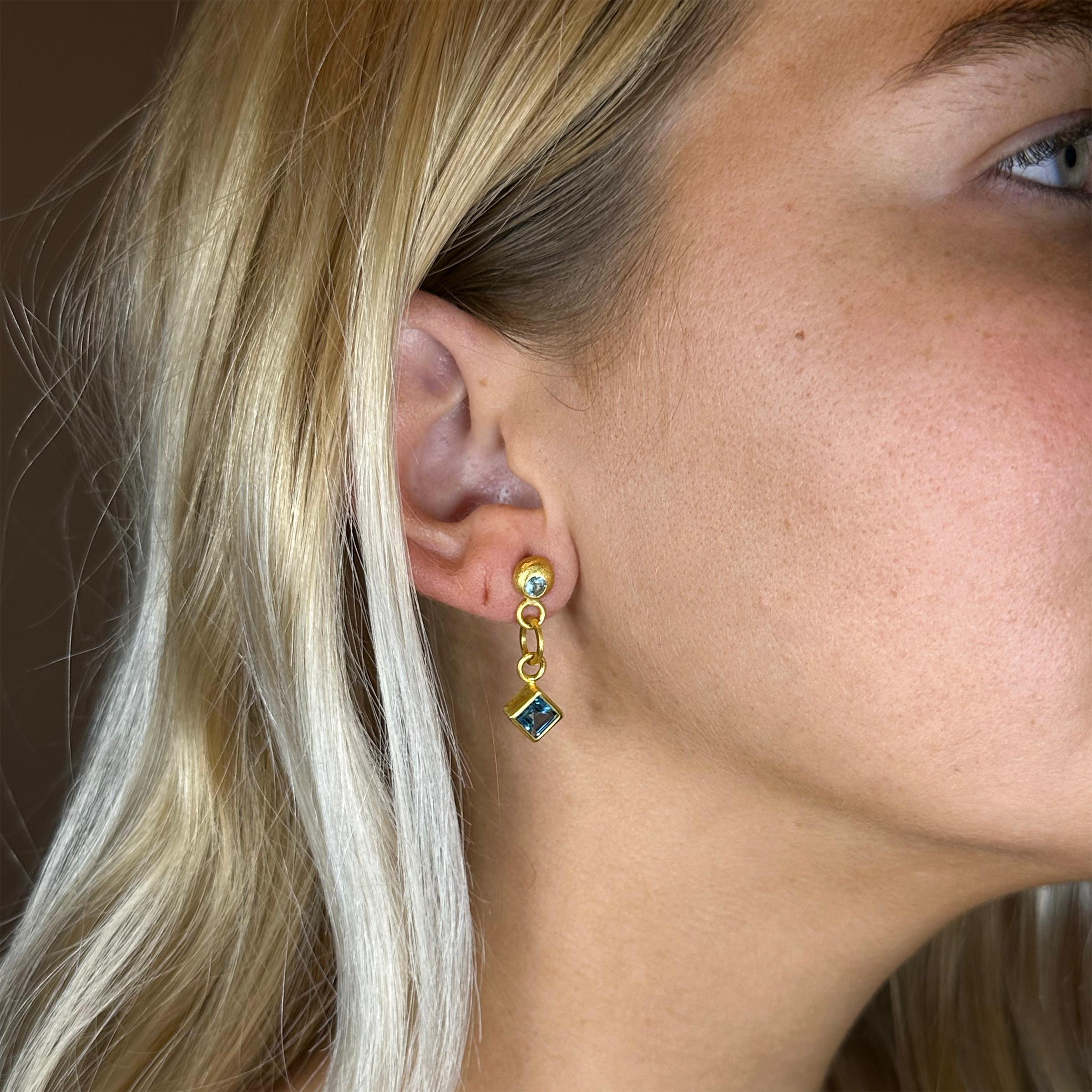 Boucles d'oreilles pendantes PHILIPPE SPENCER en or 22K et 20K avec topaze bleue et aigue-marine Neuf - En vente à Key West, FL