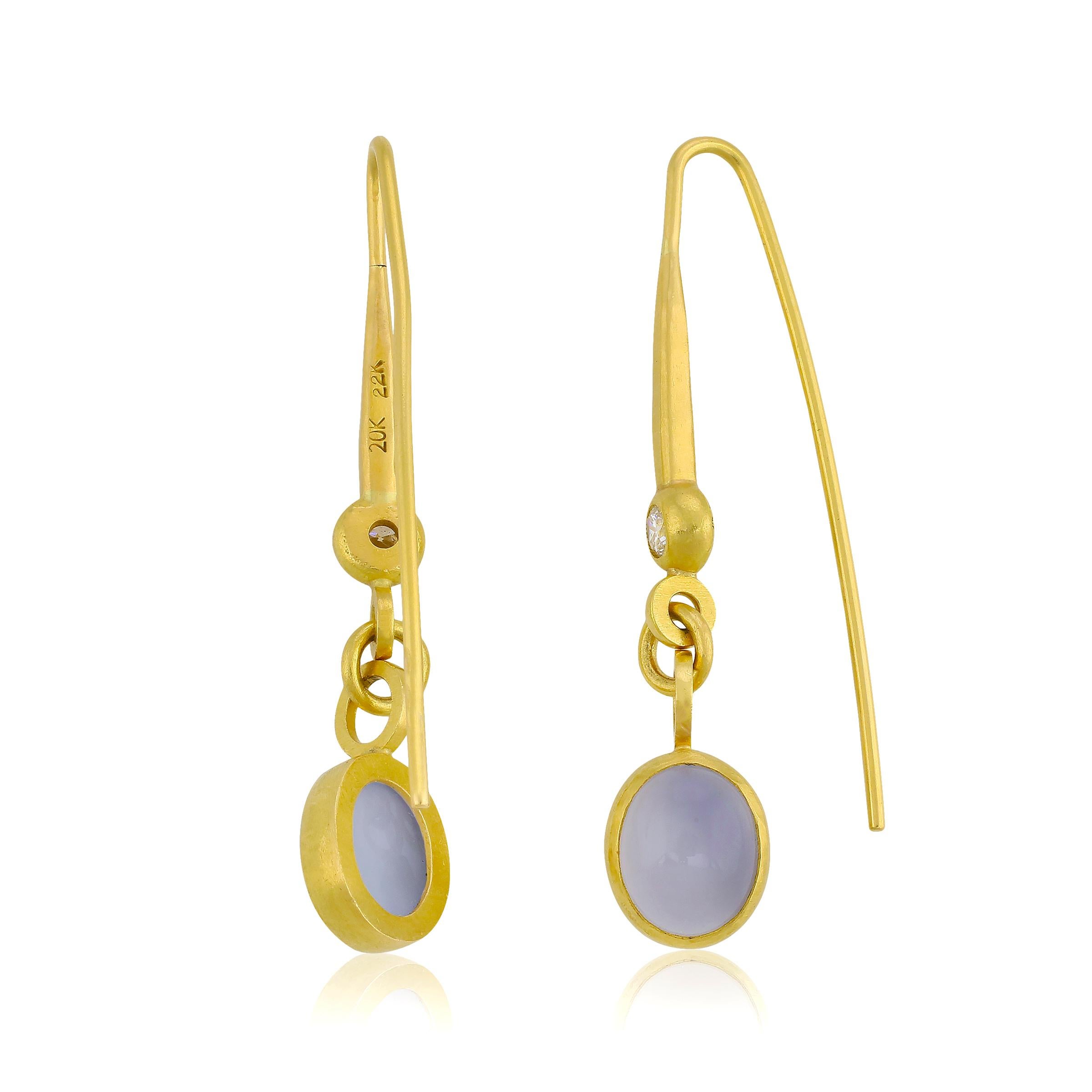 Round Cut PHILIPPE SPENCER Colorless Diamonds & Chalcedony in 22K & 20K Gold Earrings For Sale