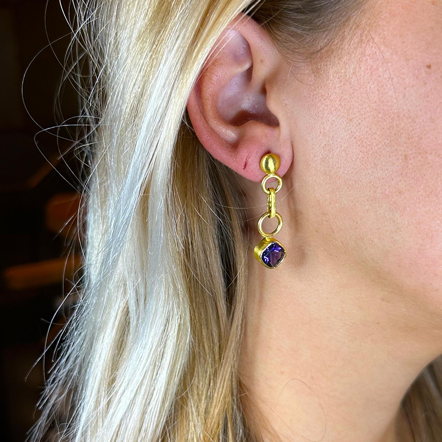 PHILIPPE SPENCER Pure 22K Gold & Amethyst Dangling Earrings In New Condition For Sale In Key West, FL