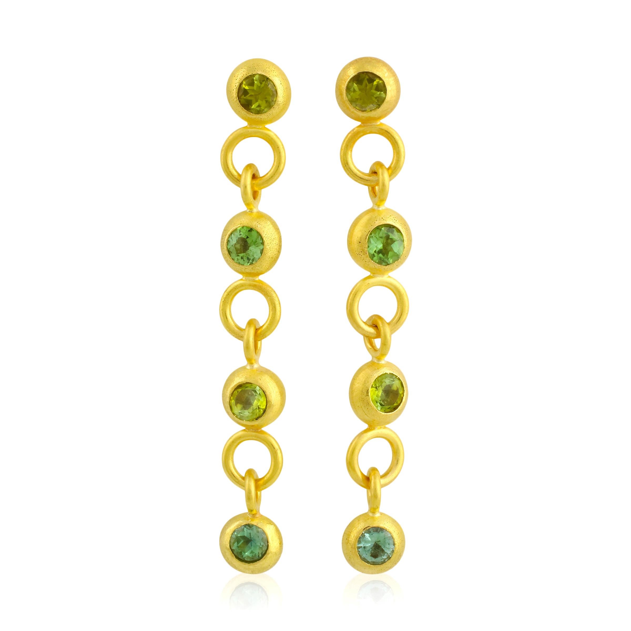 Artisan PHILIPPE SPENCER Pure 22K Gold & Green Tourmaline Dangling Drop Earrings For Sale