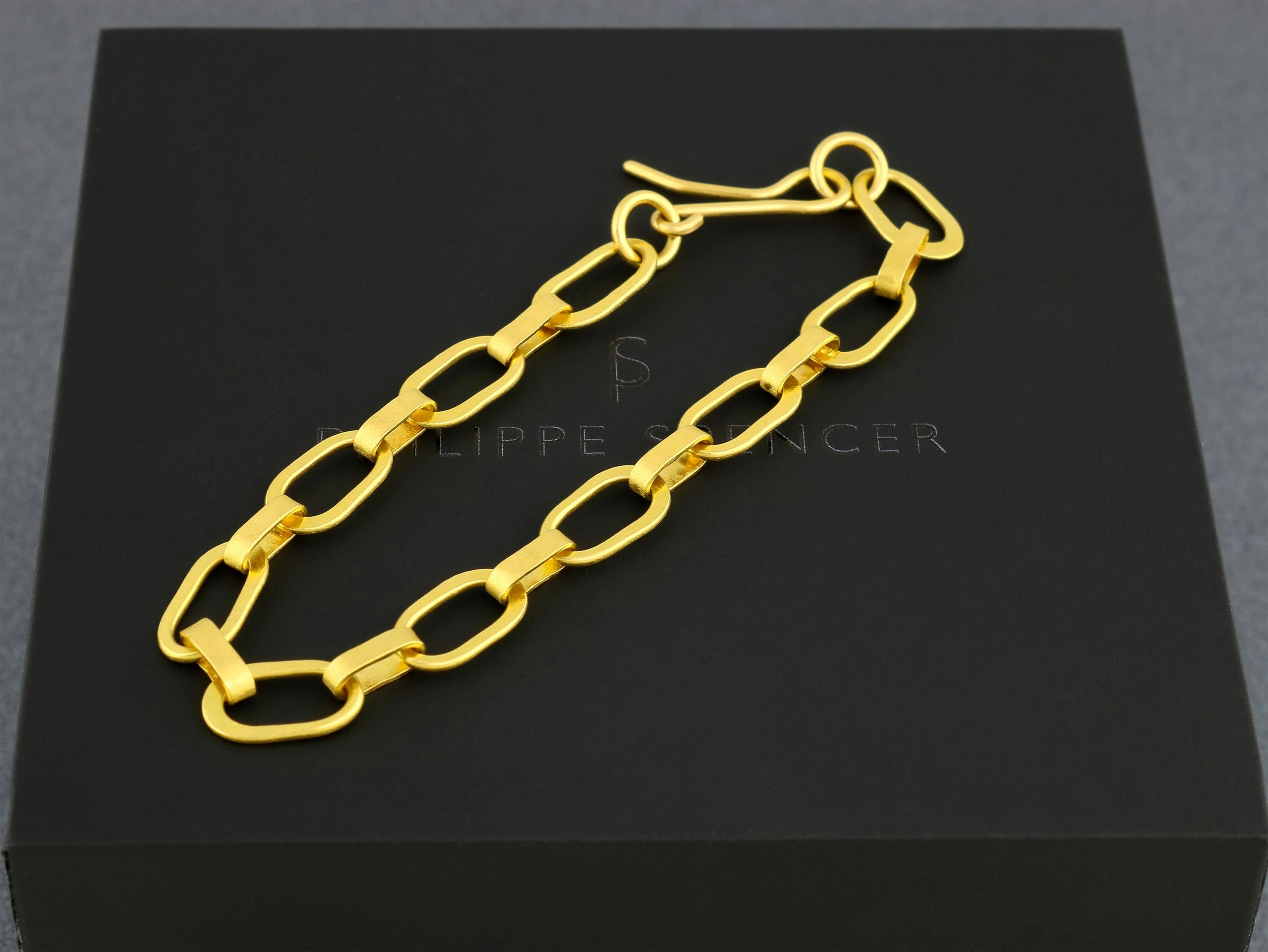 PHILIPPE SPENCER - Solid 22K Gold Oval Link Bracelet. Each link & component unique and authentically smithed on a vintage anvil. Era concealing heavy matte finish.

This in-stock item is size 7.25
