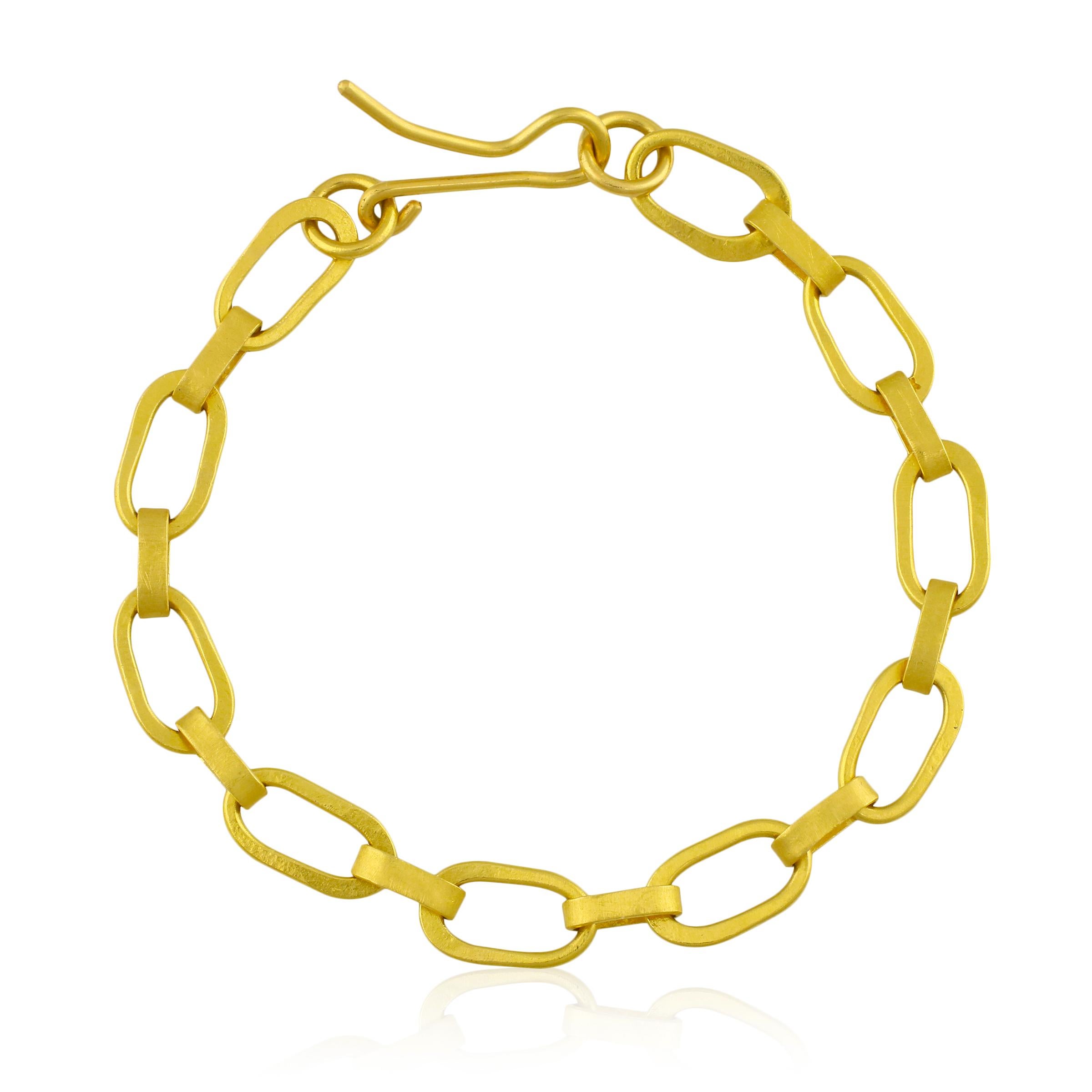 Artisan PHILIPPE SPENCER Bracelet à maillons ovales en or massif 22 carats entièrement forgé à la main en vente