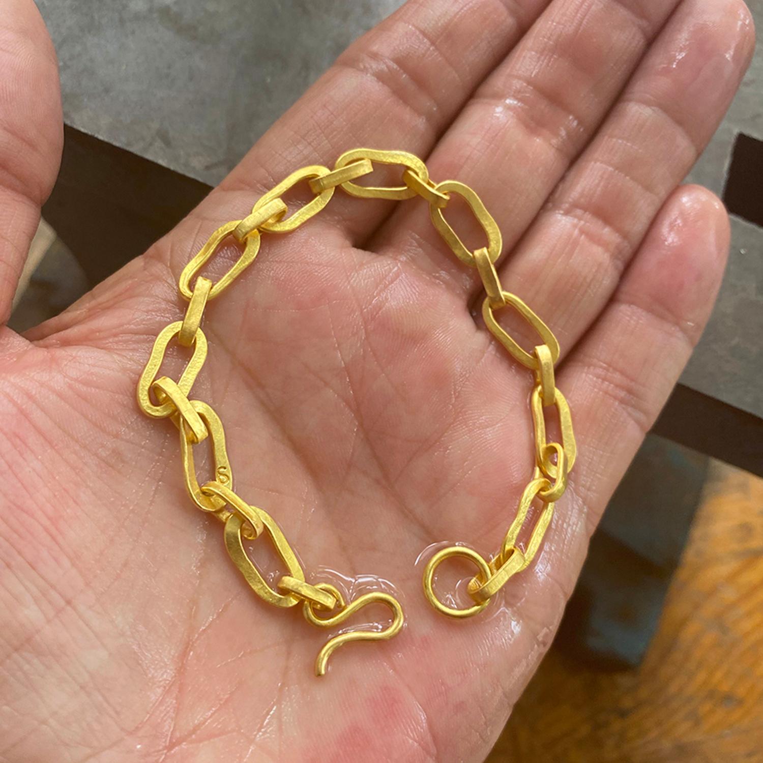 Artisan PHILIPPE SPENCER Solid 22K Gold Completely Hand-Forged Oval Link Bracelet For Sale