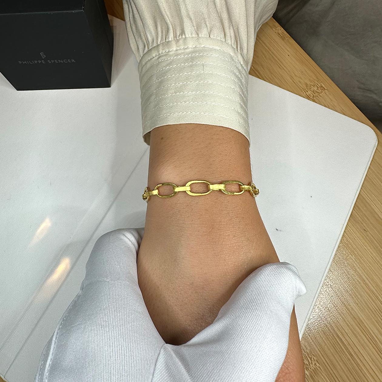 PHILIPPE SPENCER Bracelet à maillons ovales en or massif 22 carats entièrement forgé à la main en vente 3