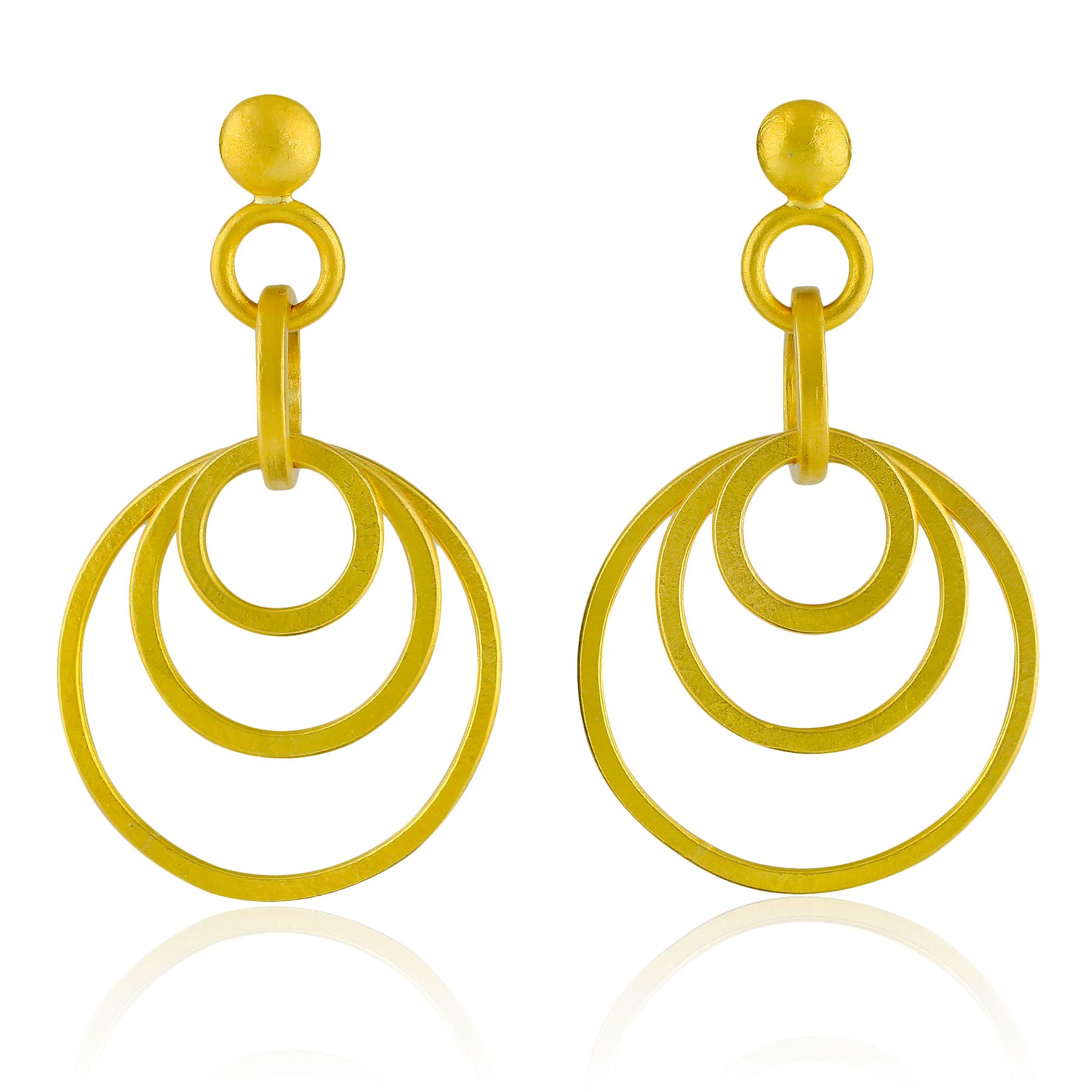 Artisan PHILIPPE SPENCER Boucles d'oreilles pendantes en or massif 22K à anneaux gradués en vente